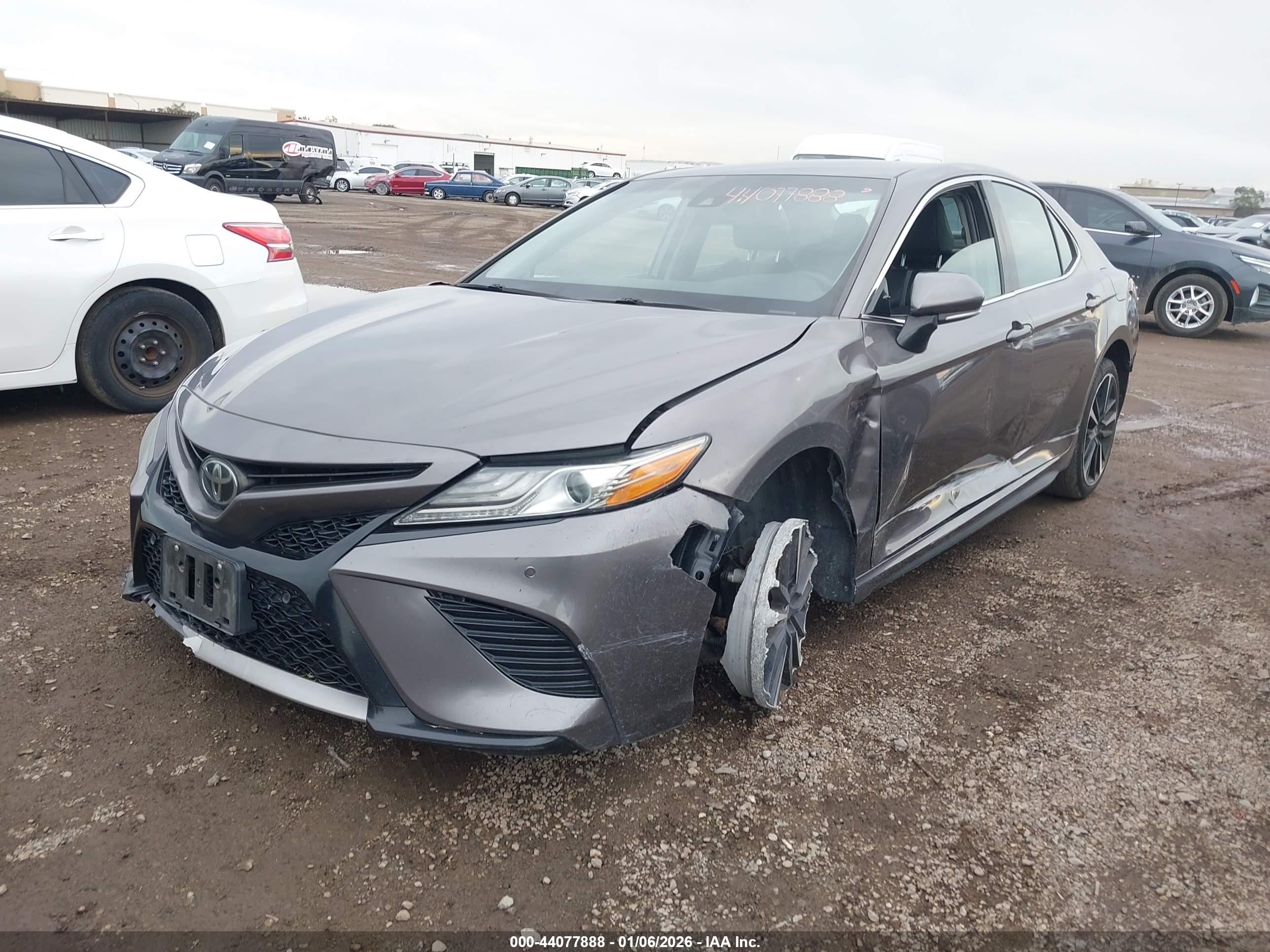 TOYOTA CAMRY image 2