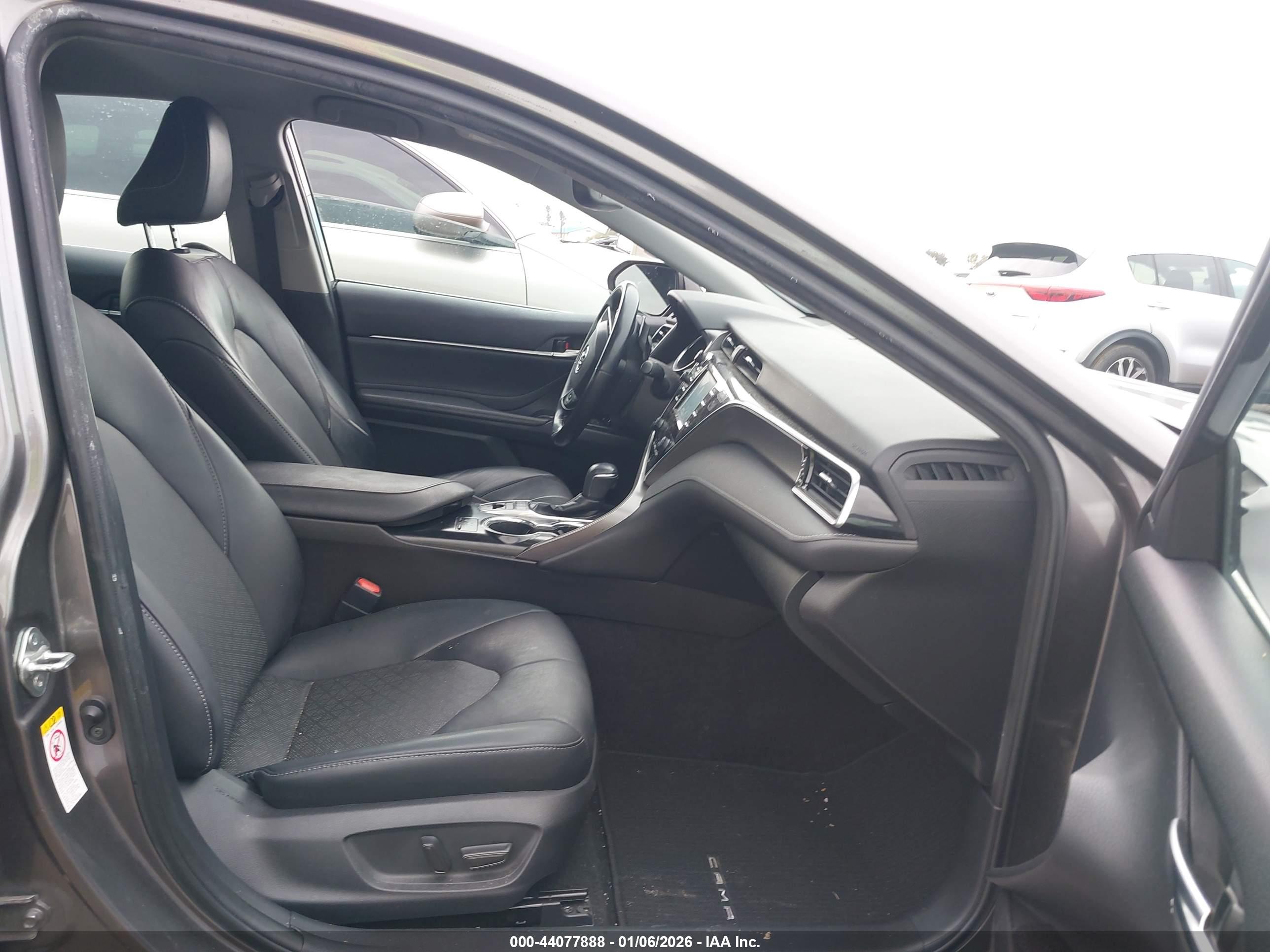 TOYOTA CAMRY image 5