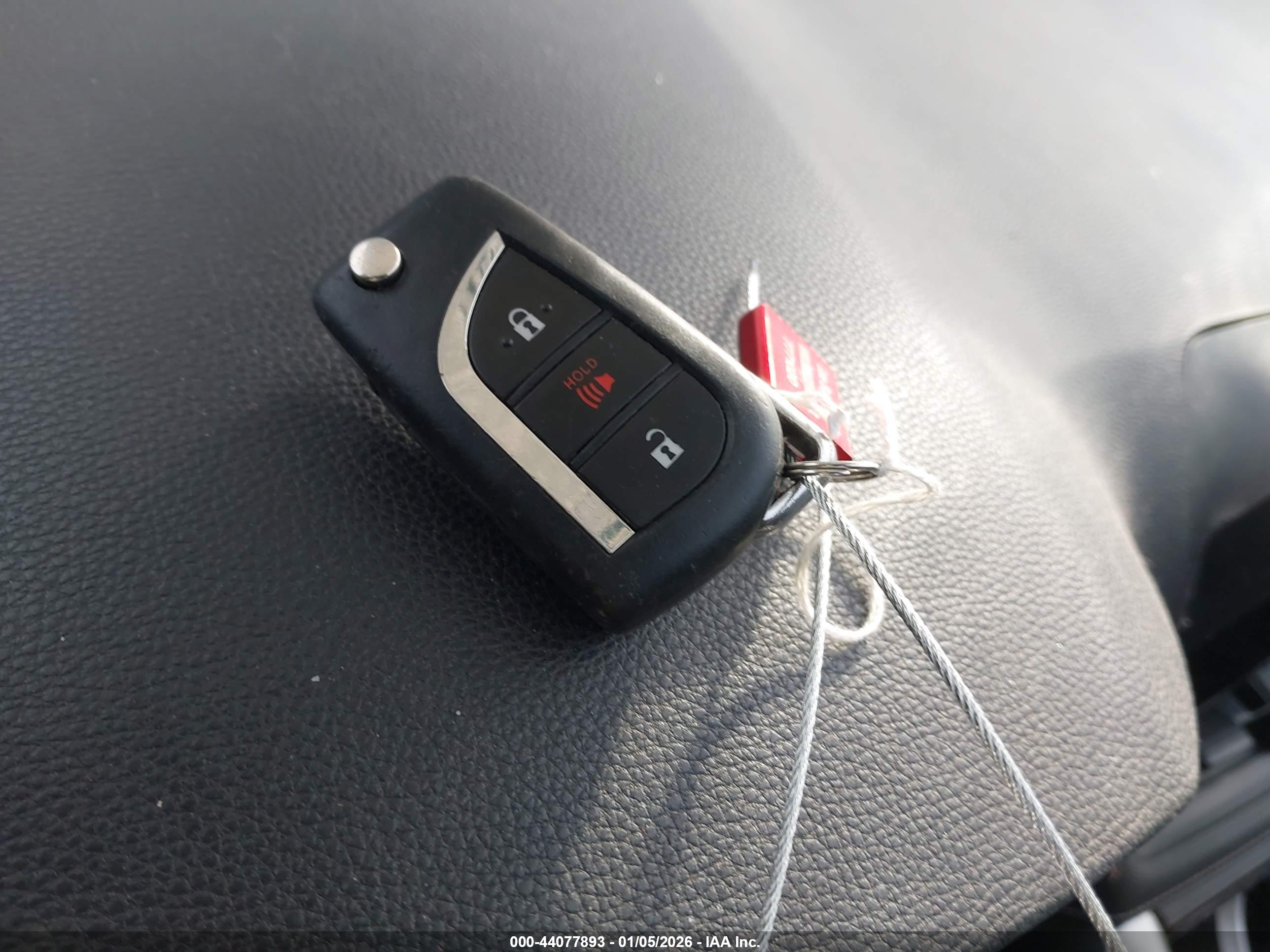 TOYOTA RAV4 image 11