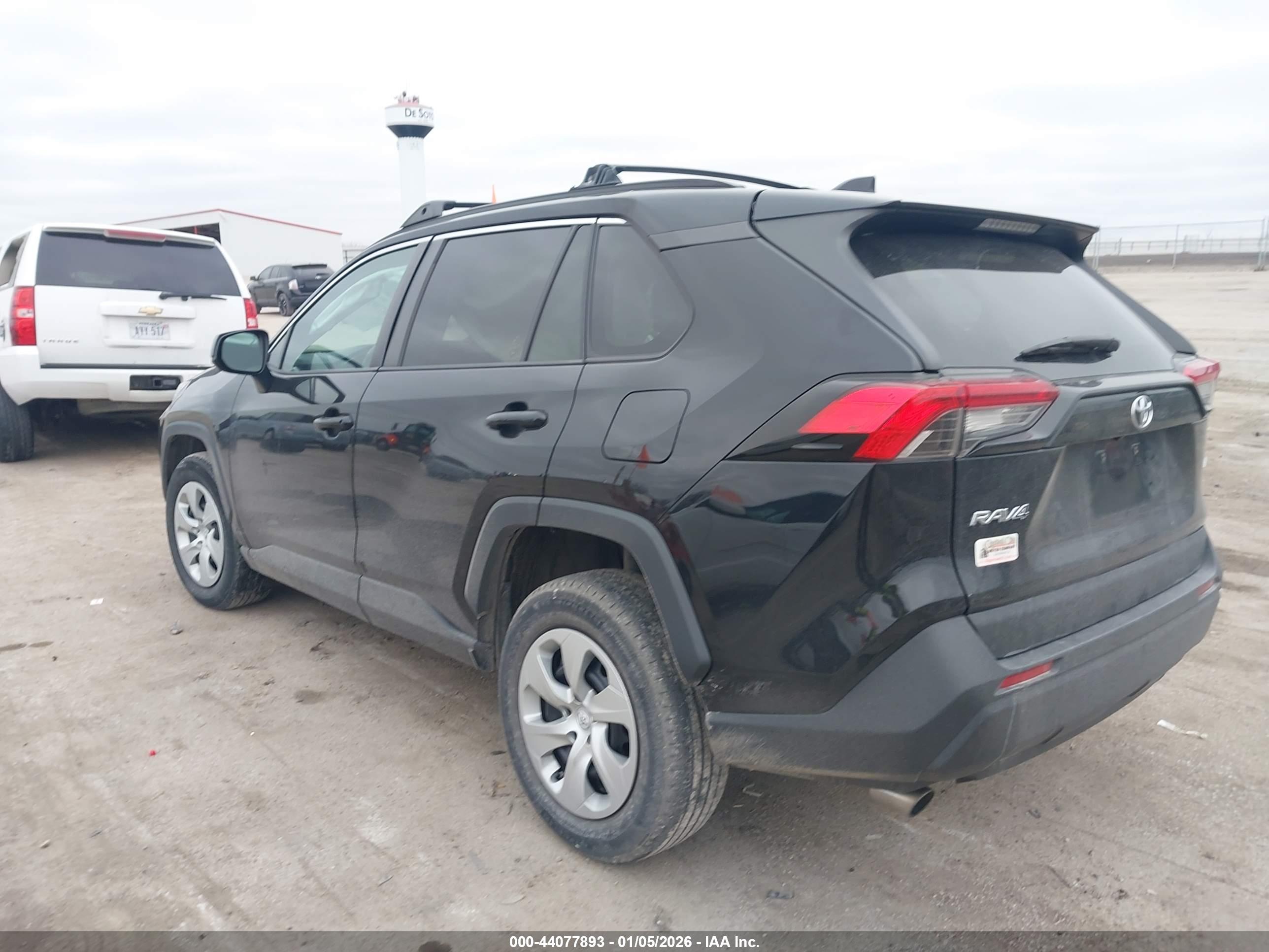 TOYOTA RAV4 image 3