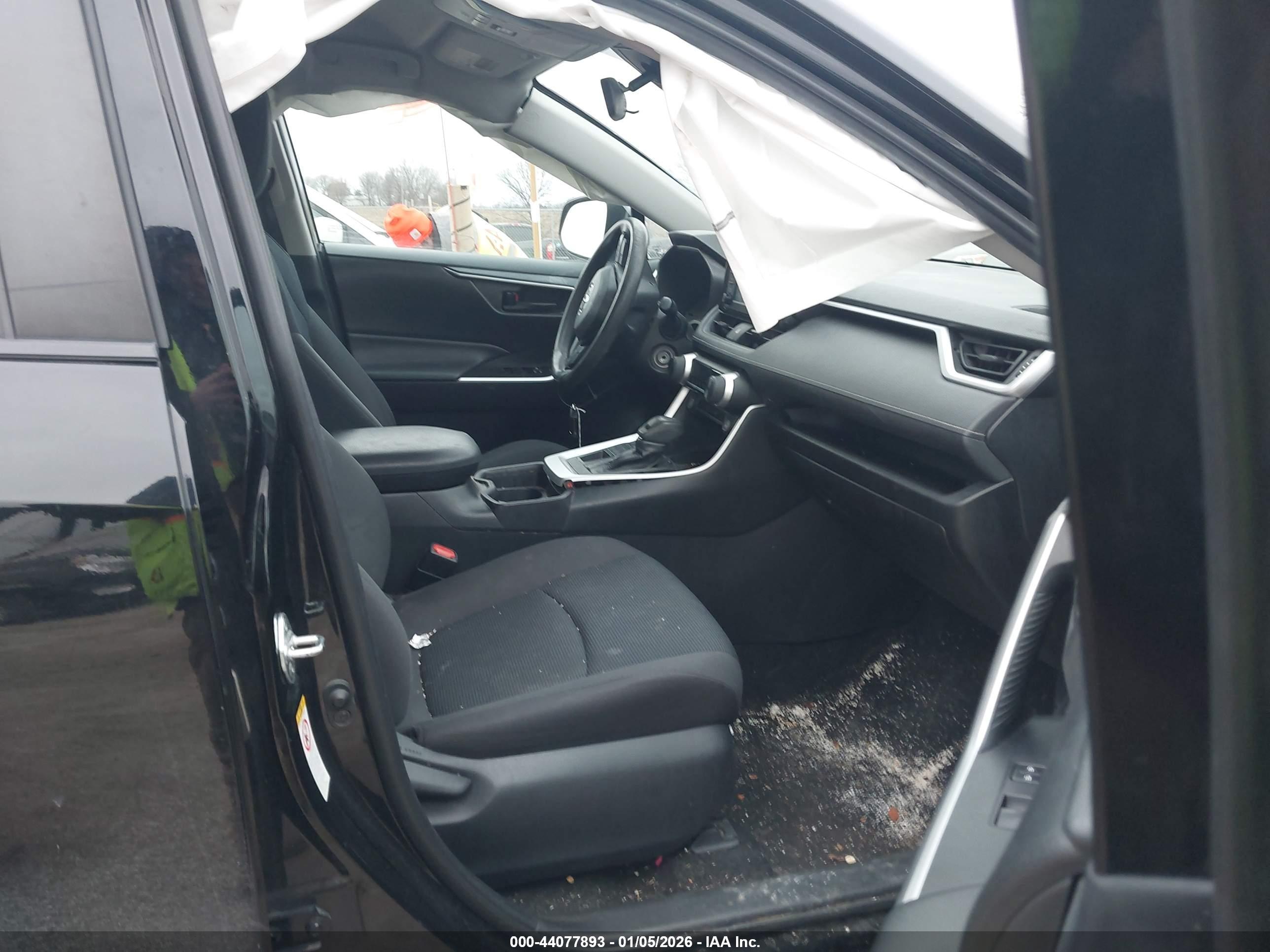 TOYOTA RAV4 image 5