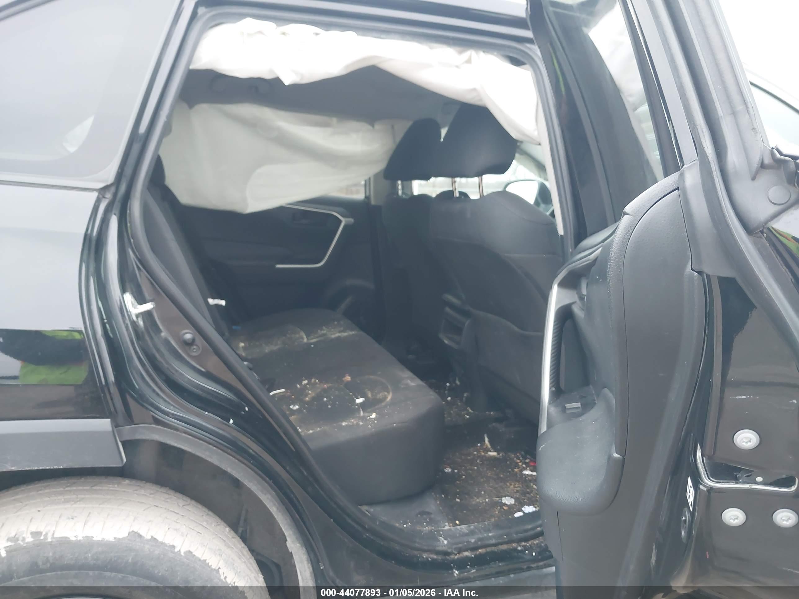 TOYOTA RAV4 image 8