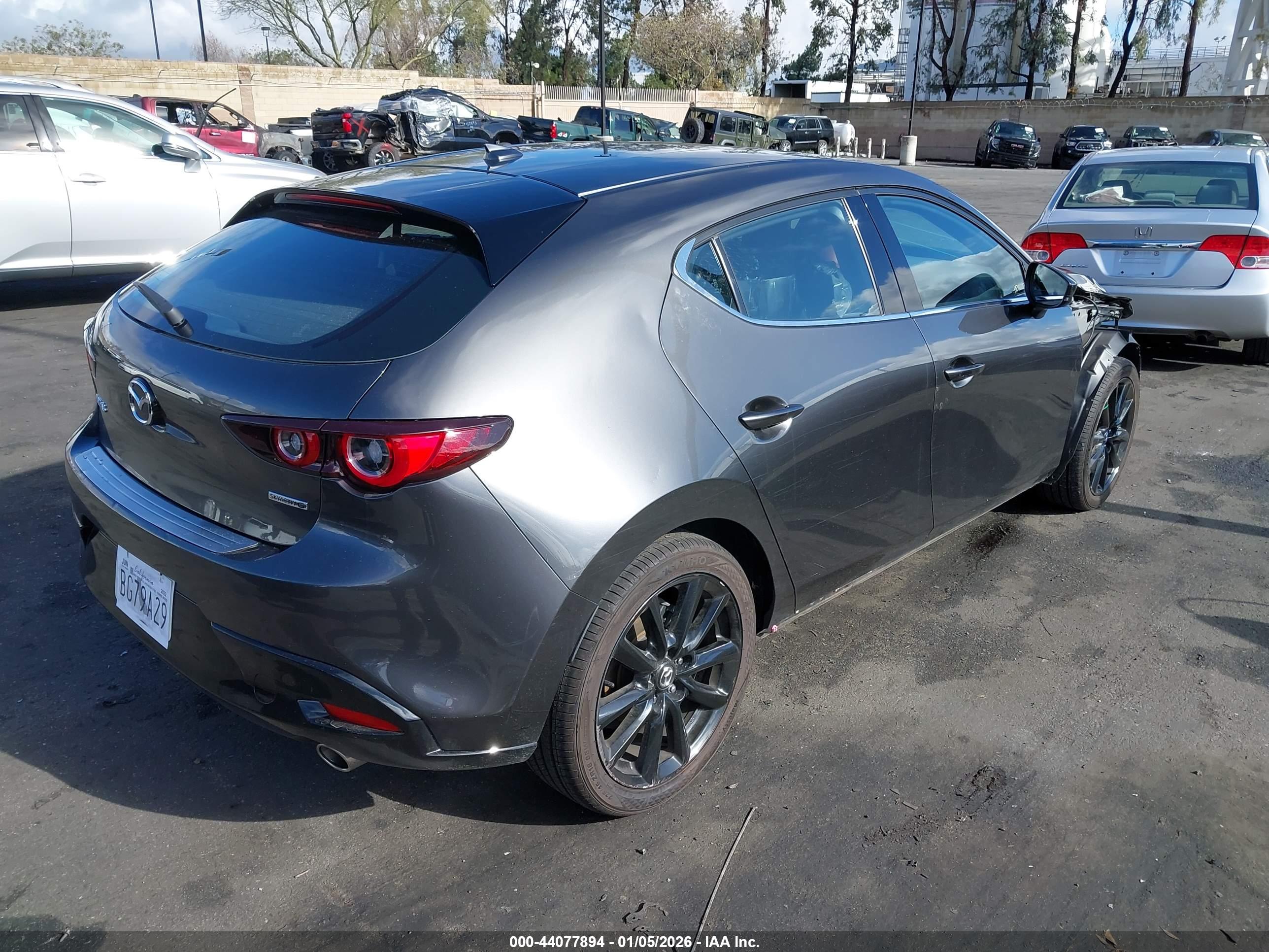 MAZDA MAZDA3 image 4