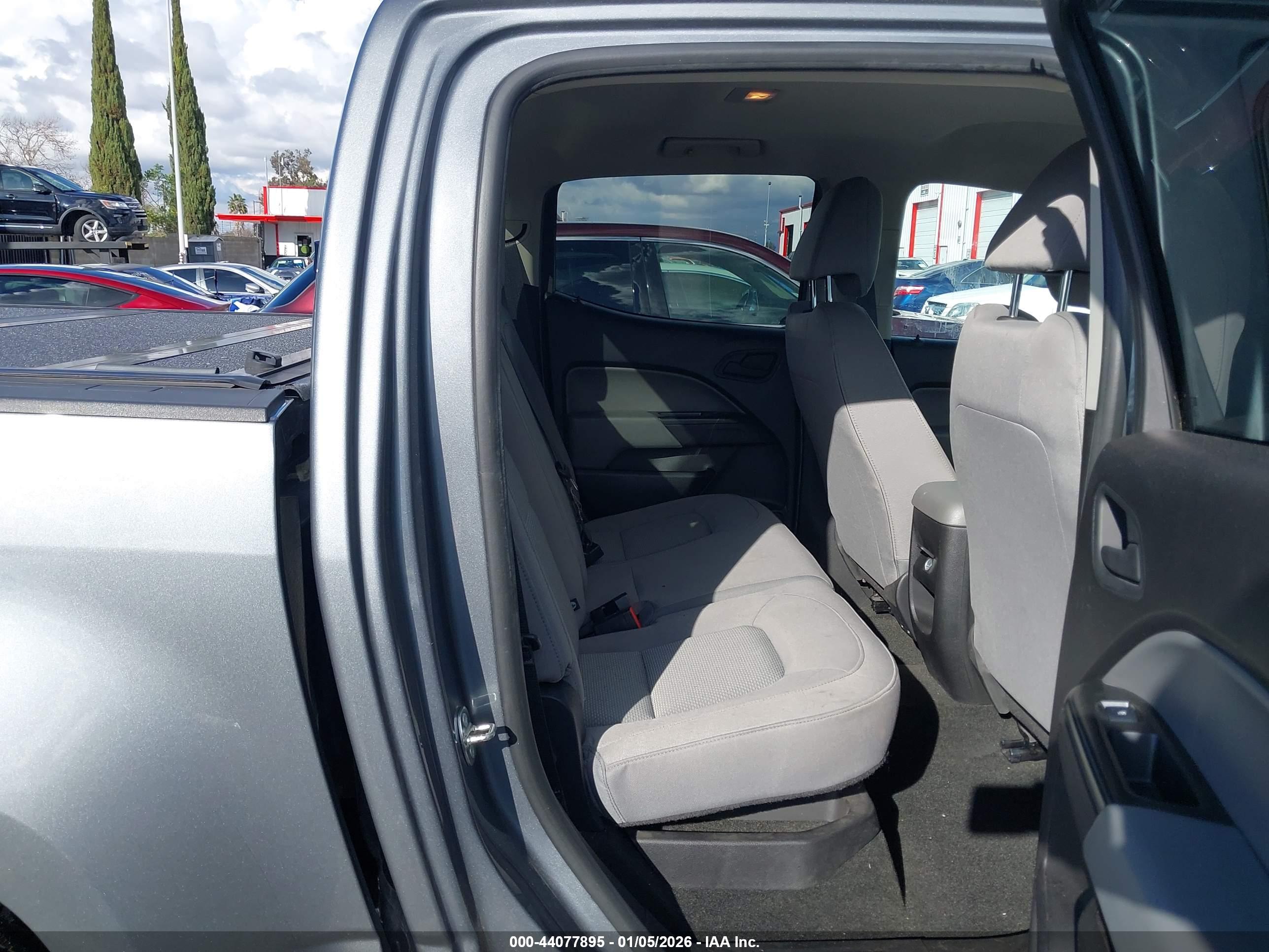 CHEVROLET COLORADO image 8