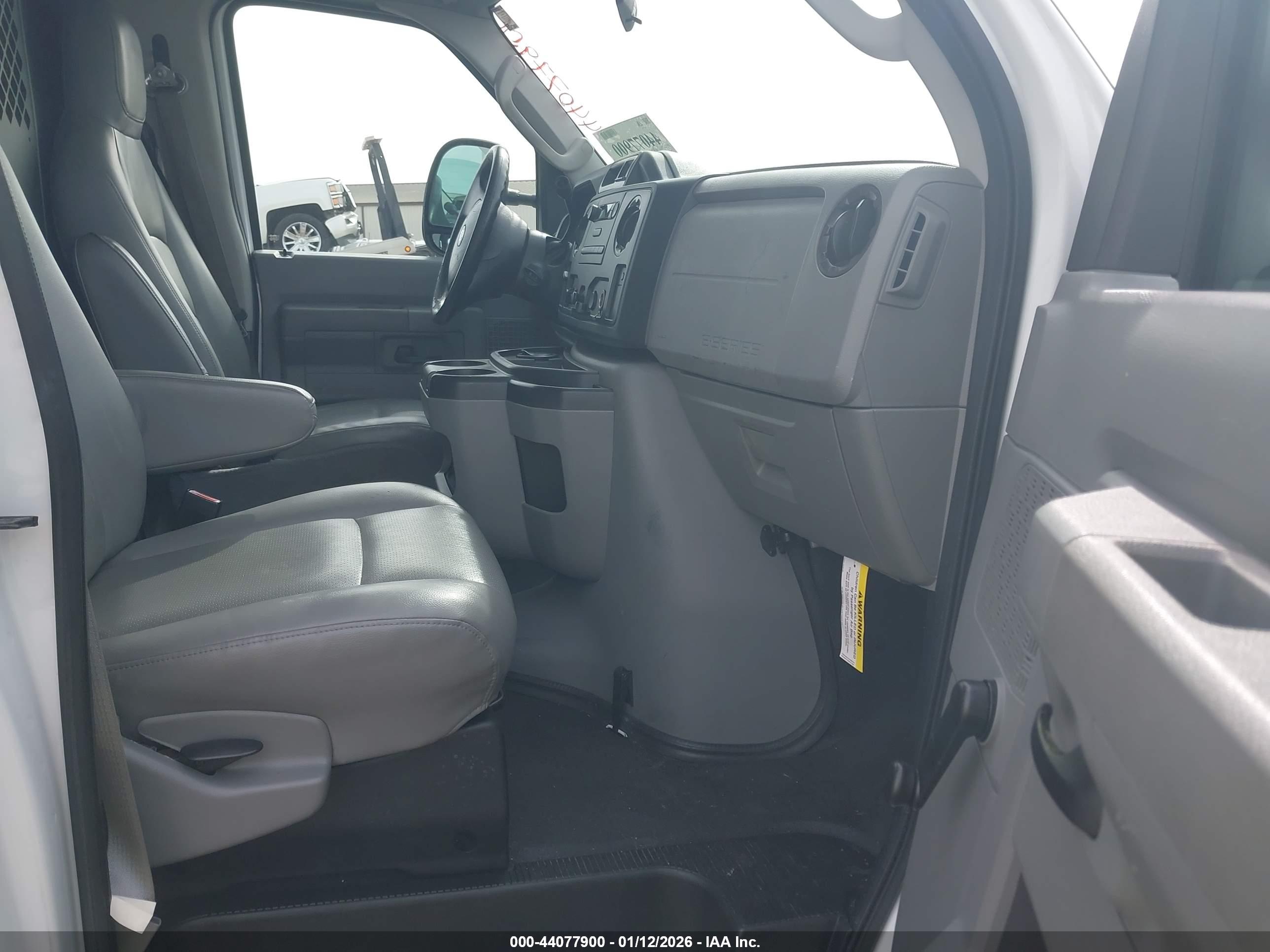 FORD E-150 image 5