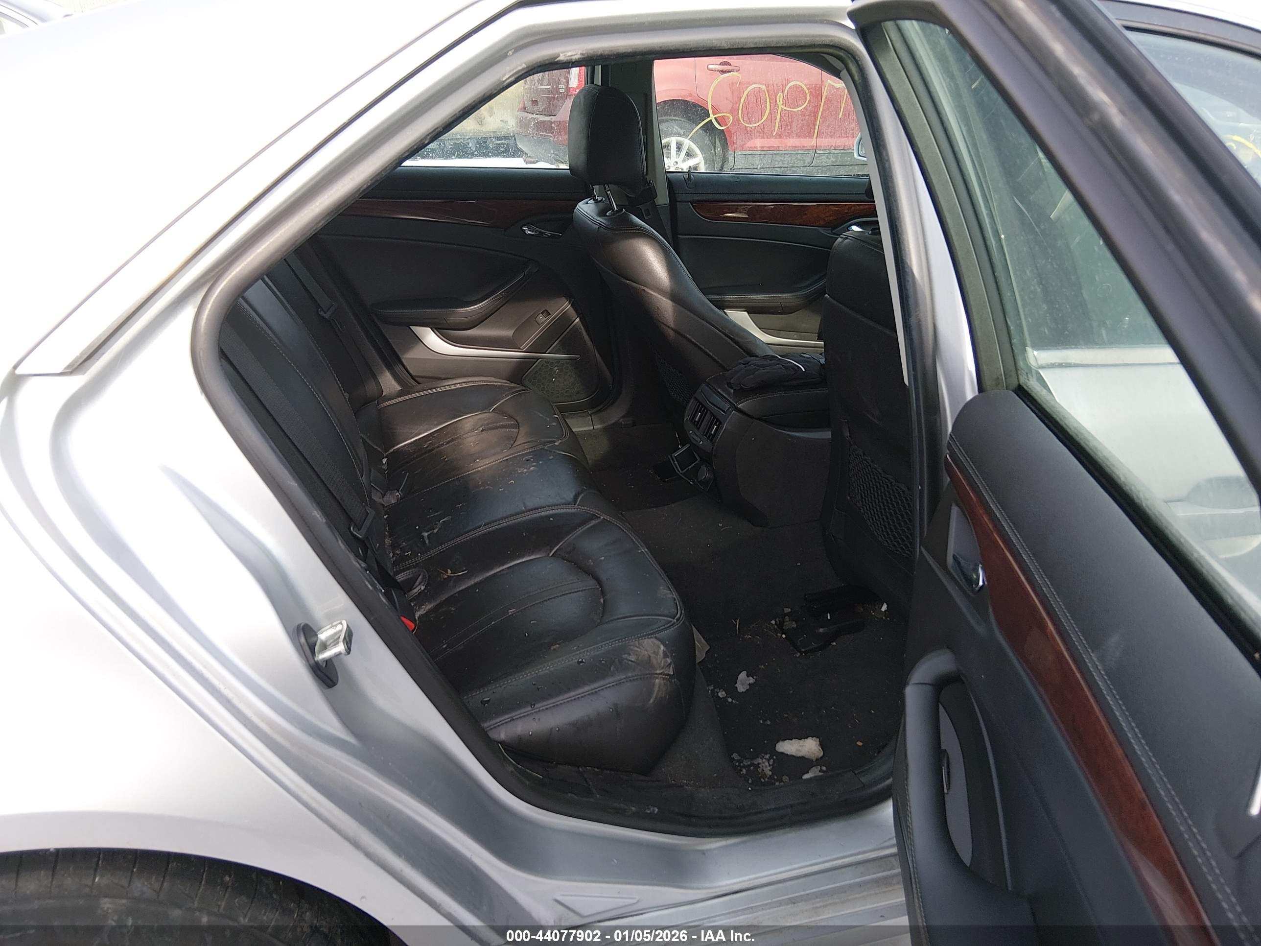 CADILLAC CTS image 8