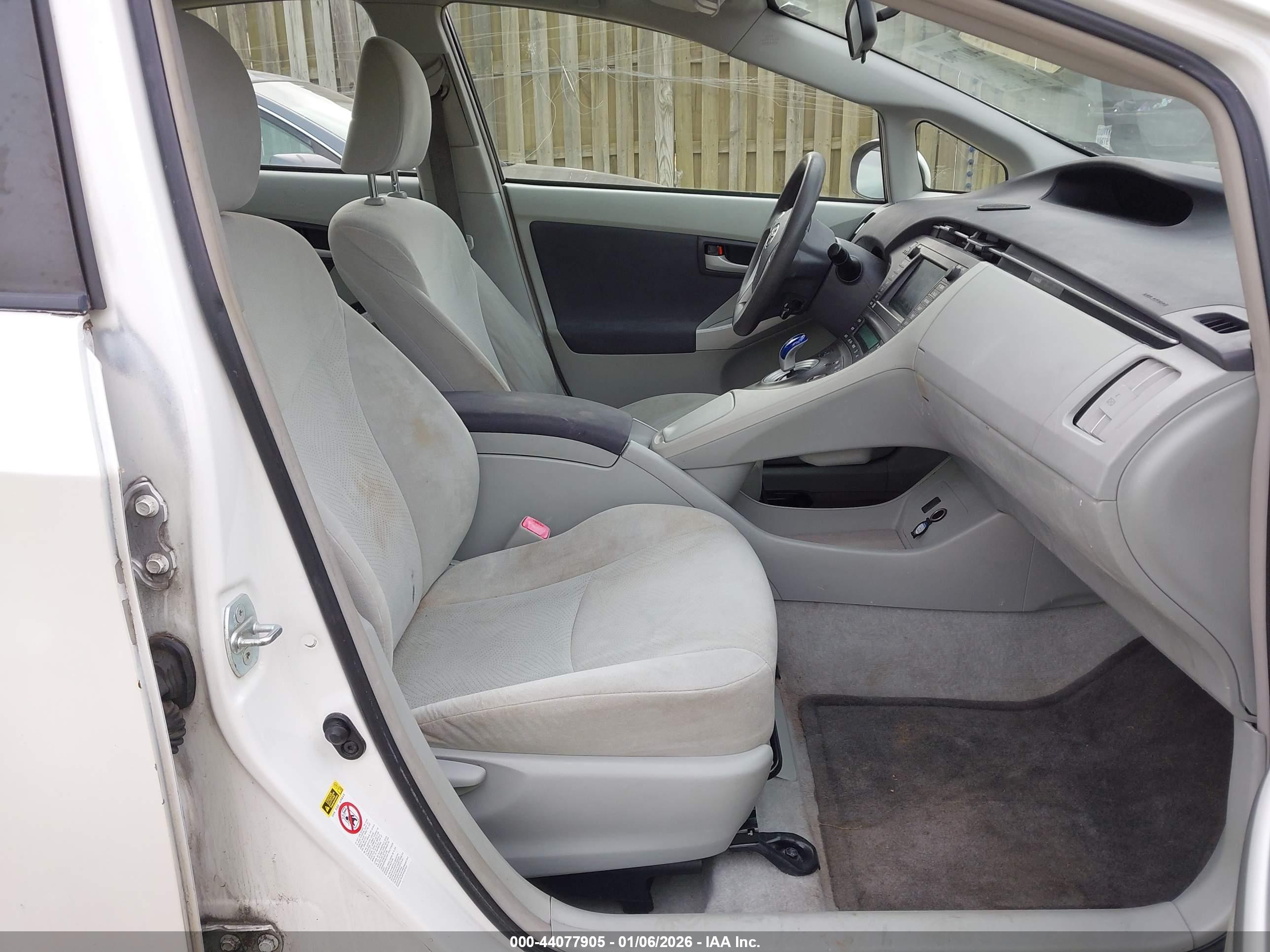 TOYOTA PRIUS image 5