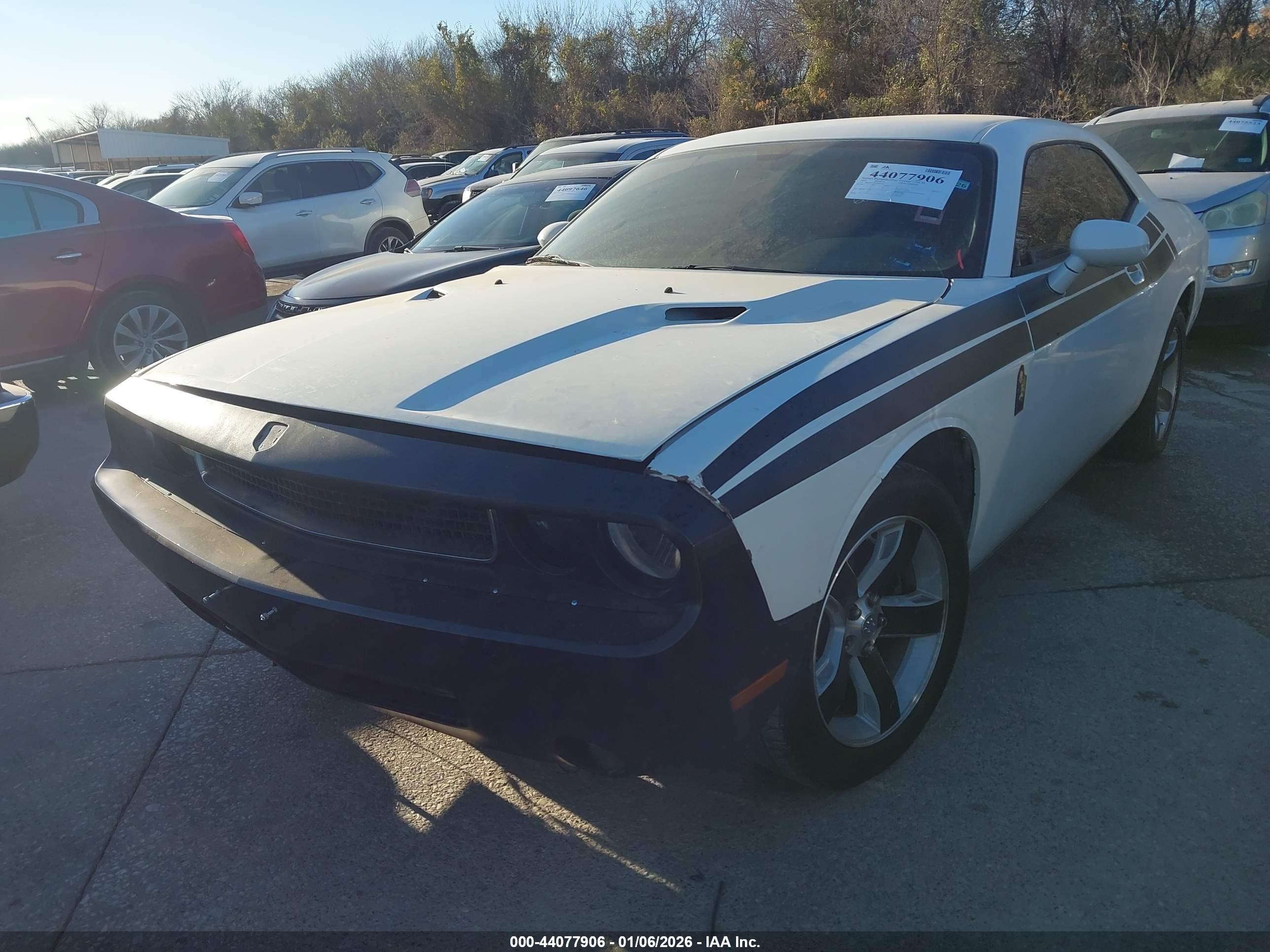 DODGE CHALLENGER image 2