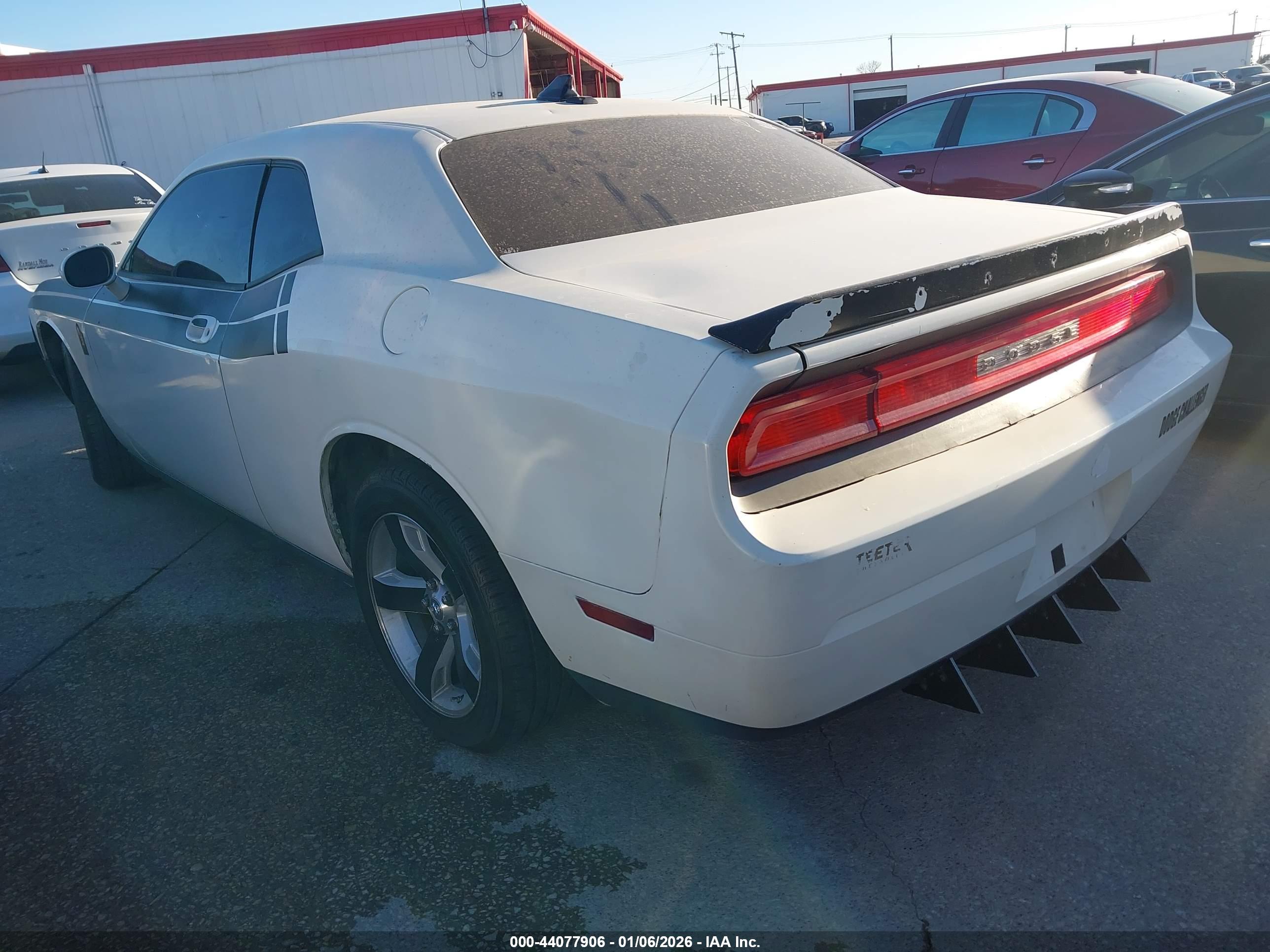 DODGE CHALLENGER image 3