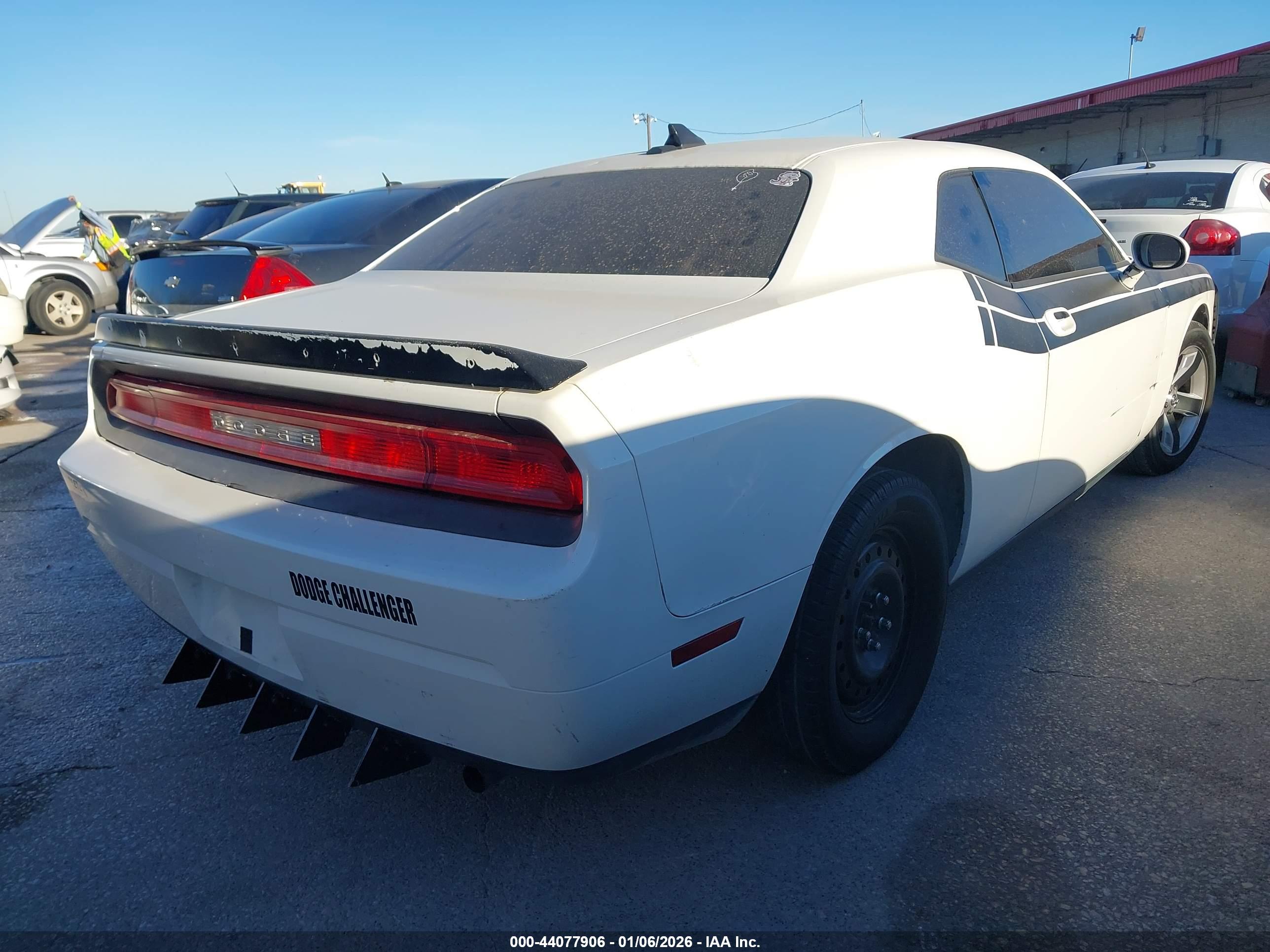 DODGE CHALLENGER image 4