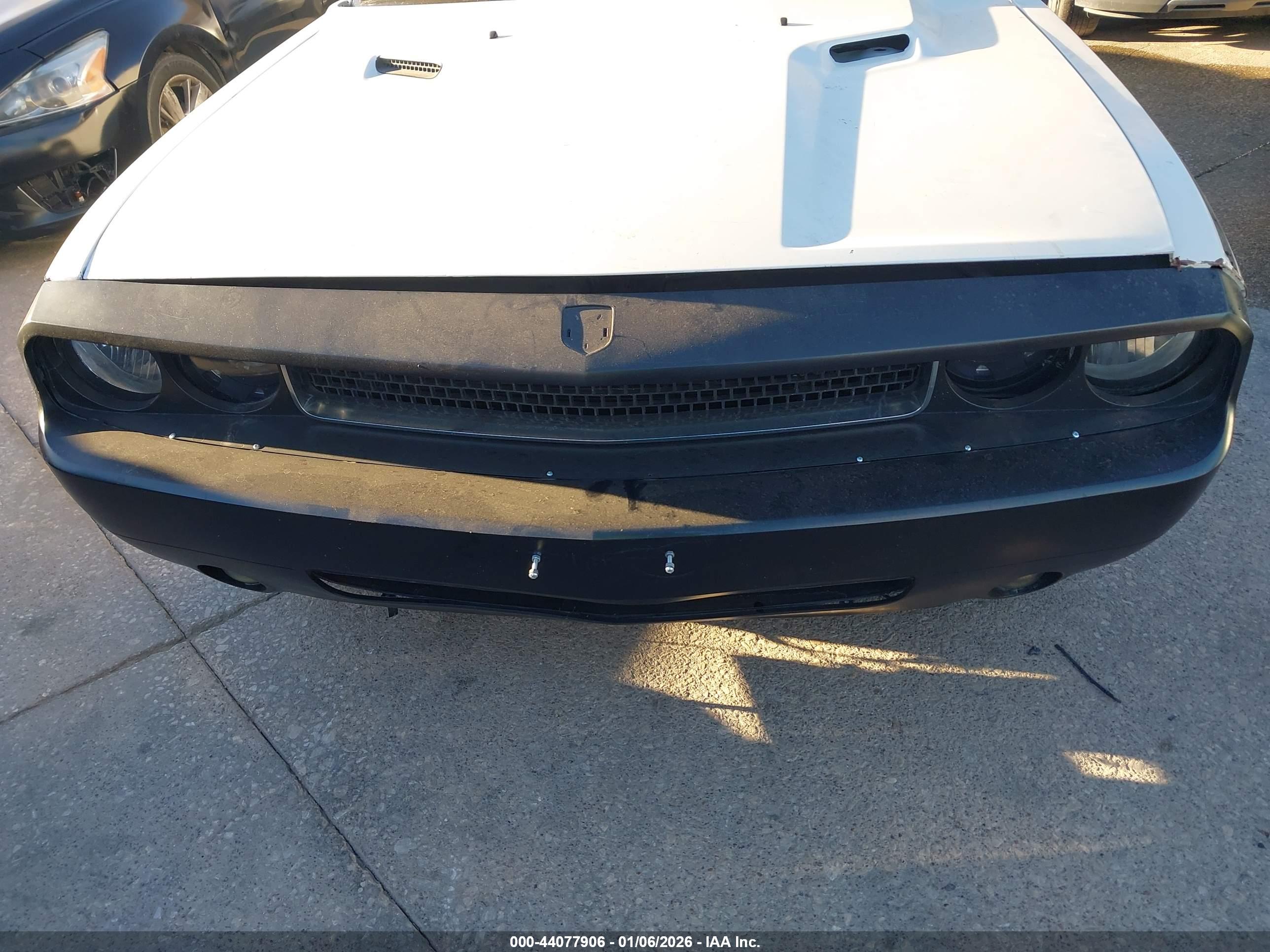 DODGE CHALLENGER image 6