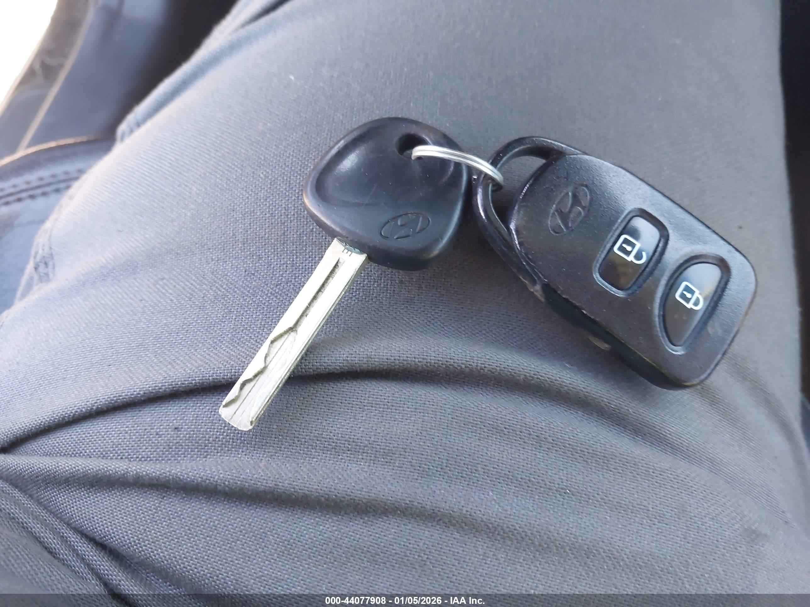HYUNDAI TUCSON image 11