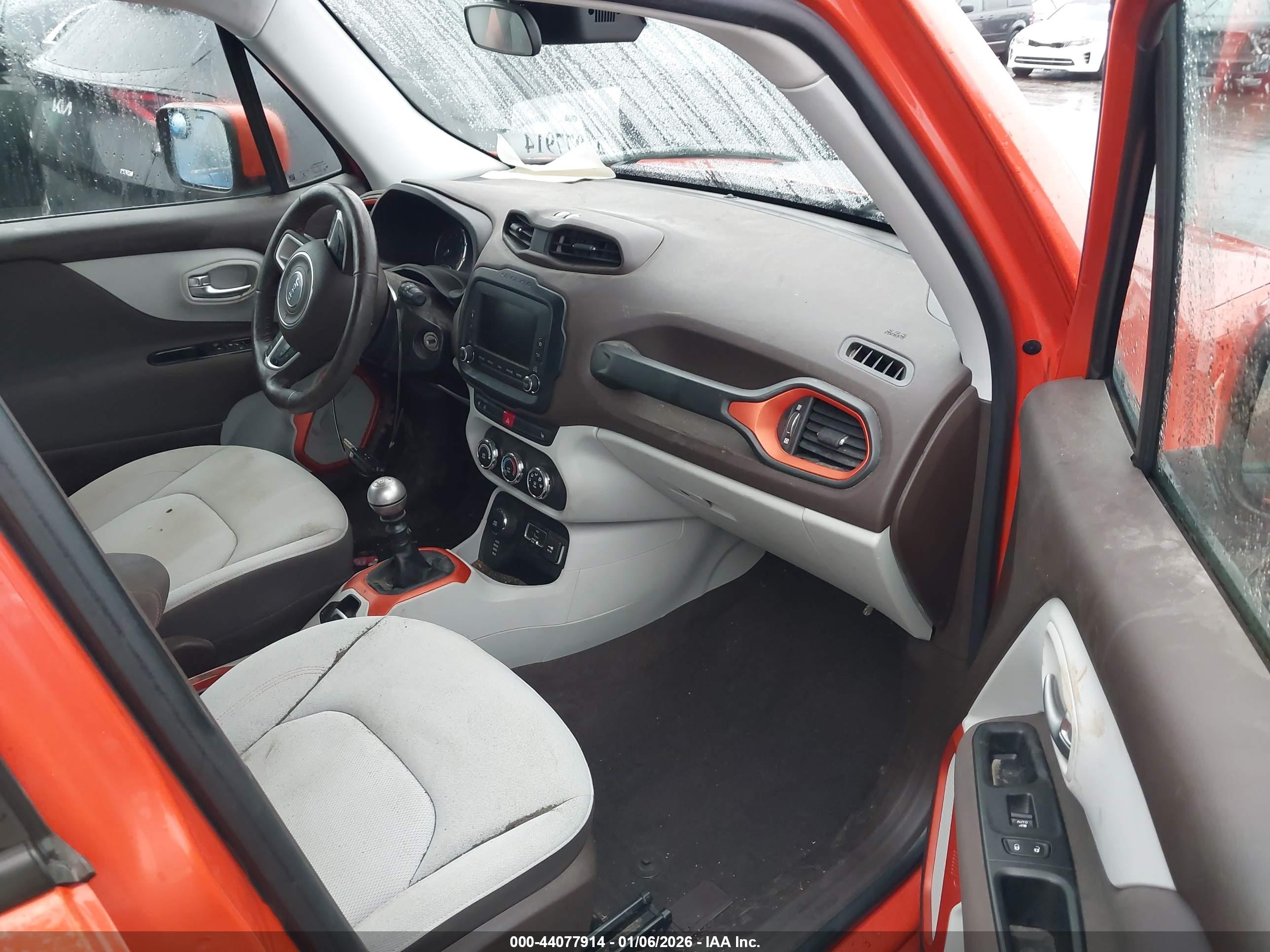 JEEP RENEGADE image 5