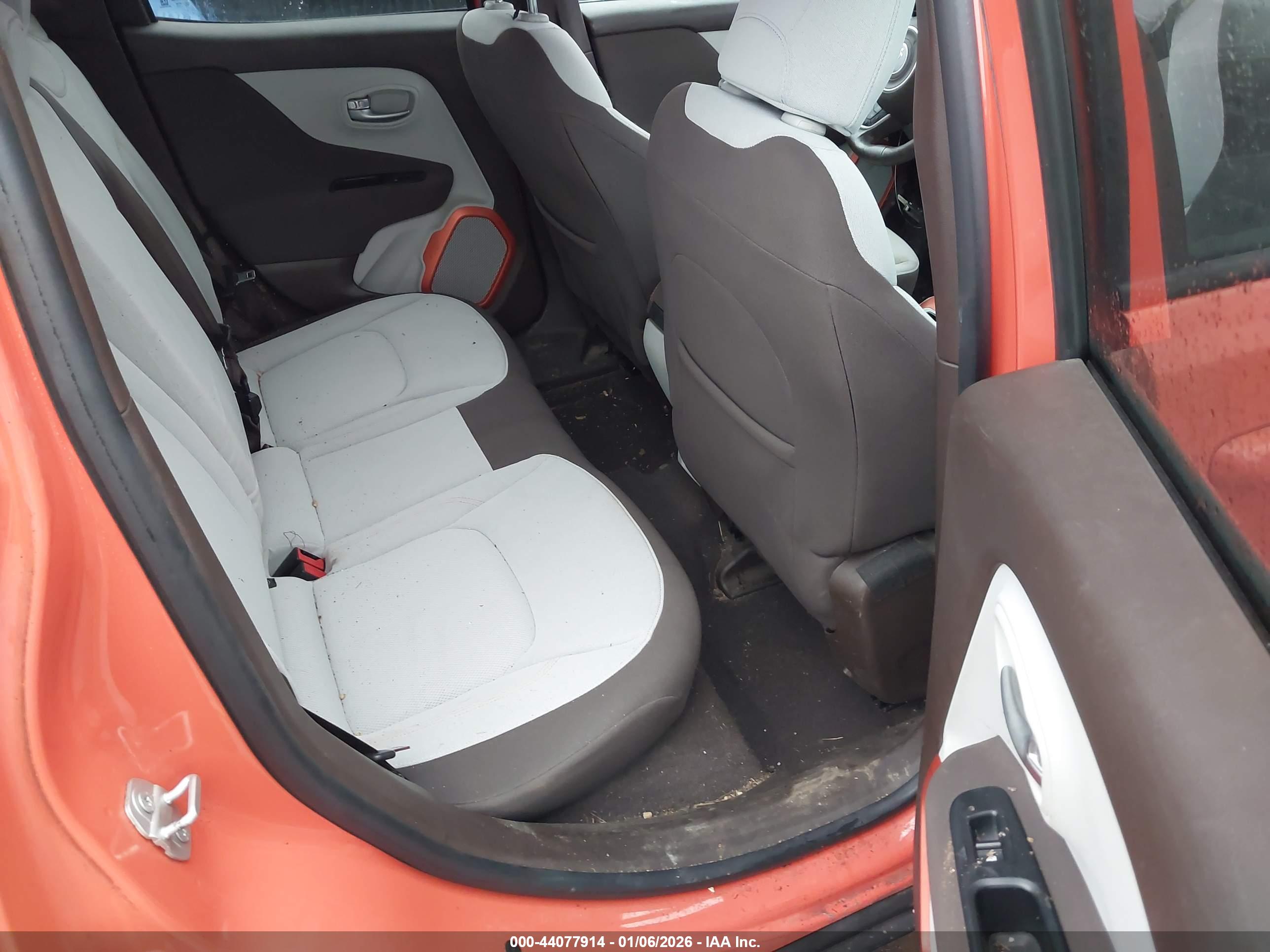 JEEP RENEGADE image 8