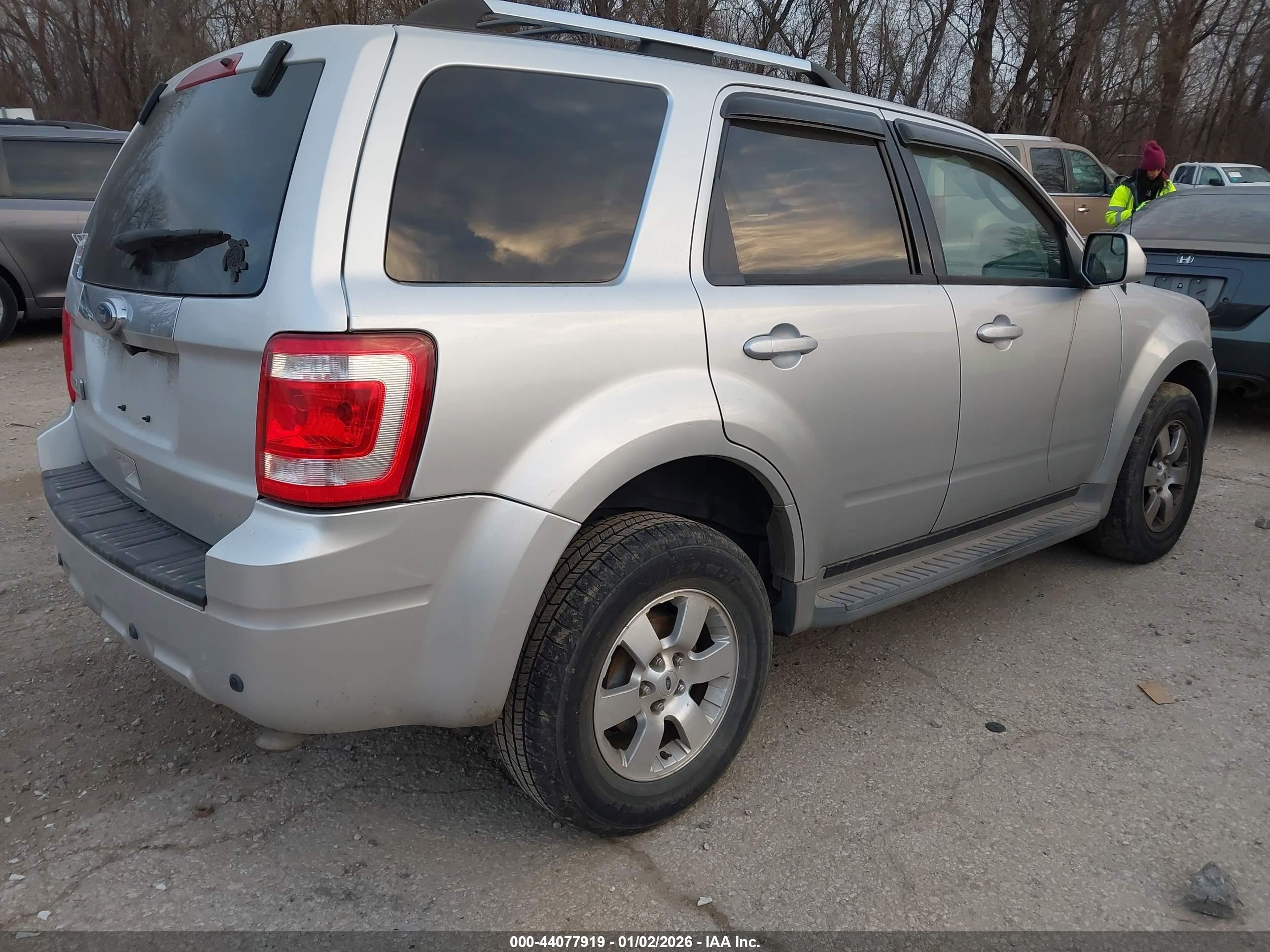 FORD ESCAPE image 4