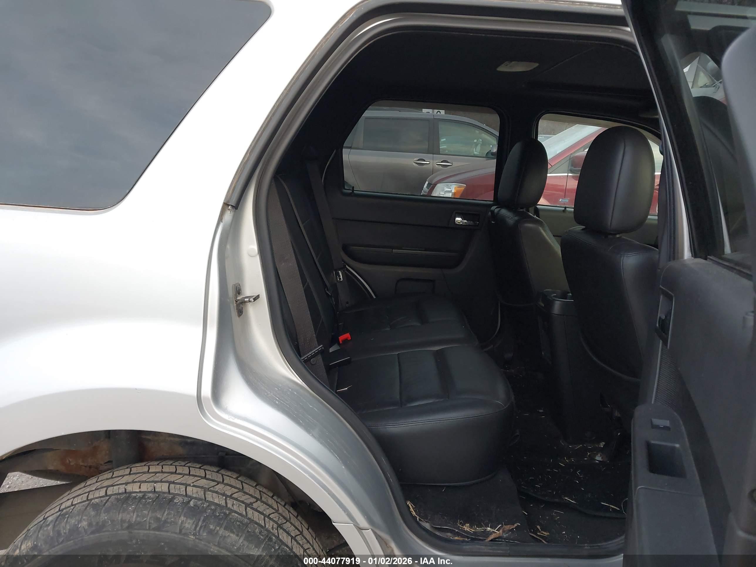 FORD ESCAPE image 8