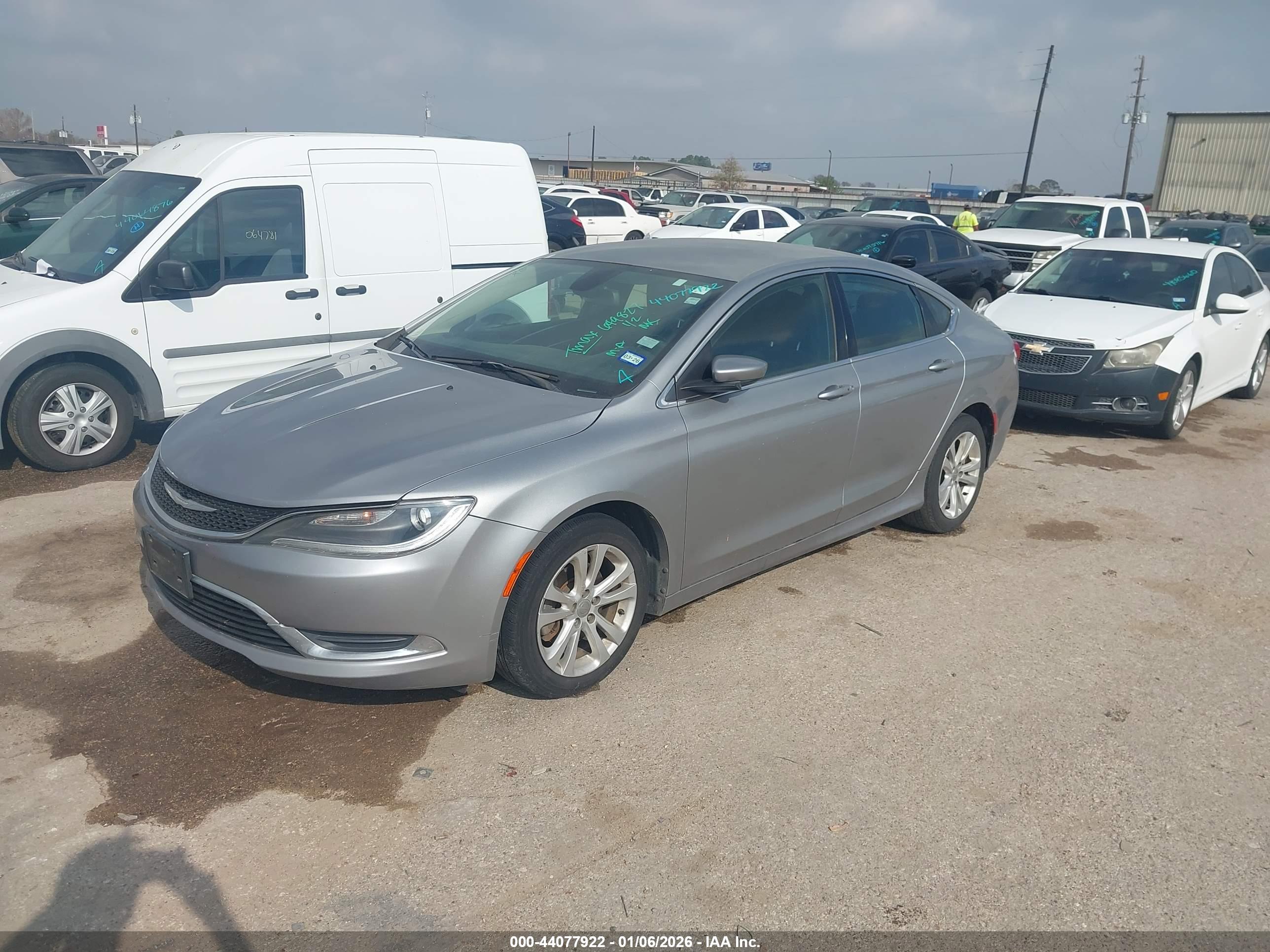 CHRYSLER 200 image 2