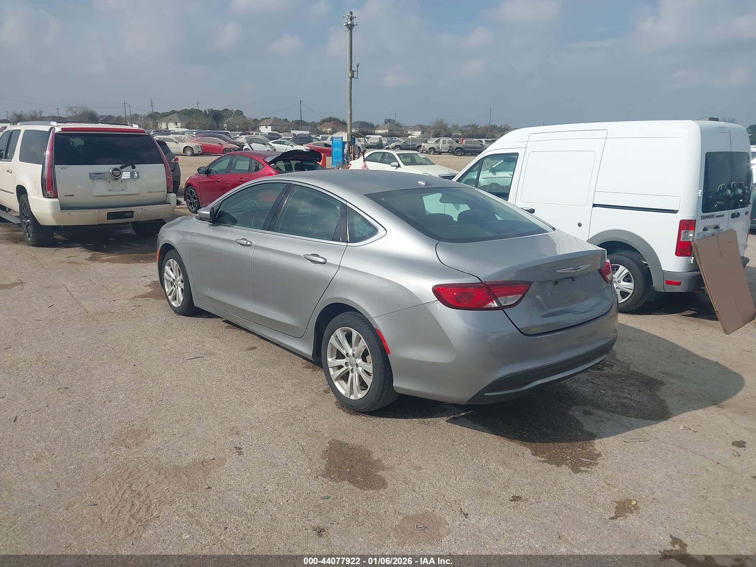 CHRYSLER 200 image 3
