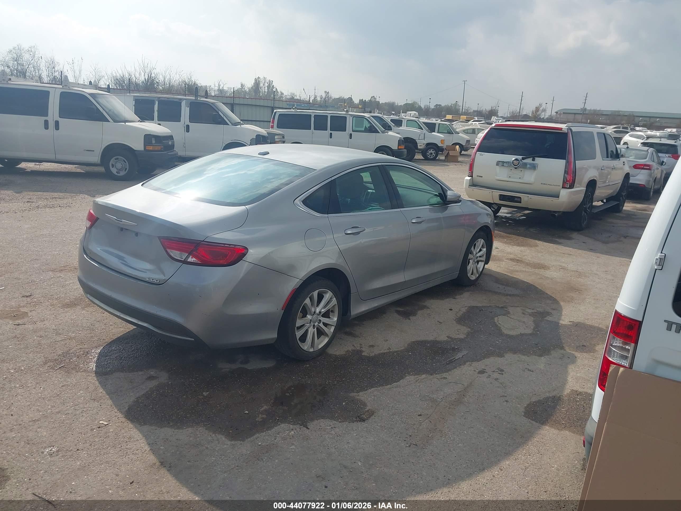 CHRYSLER 200 image 4