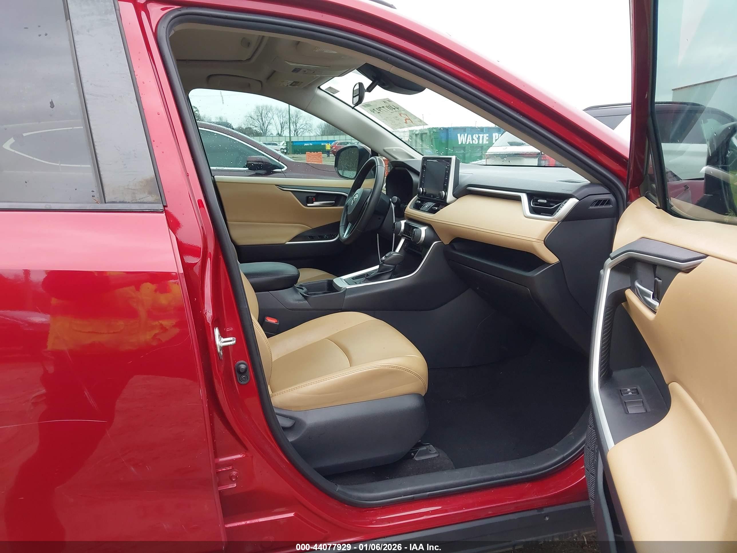 TOYOTA RAV4 image 5