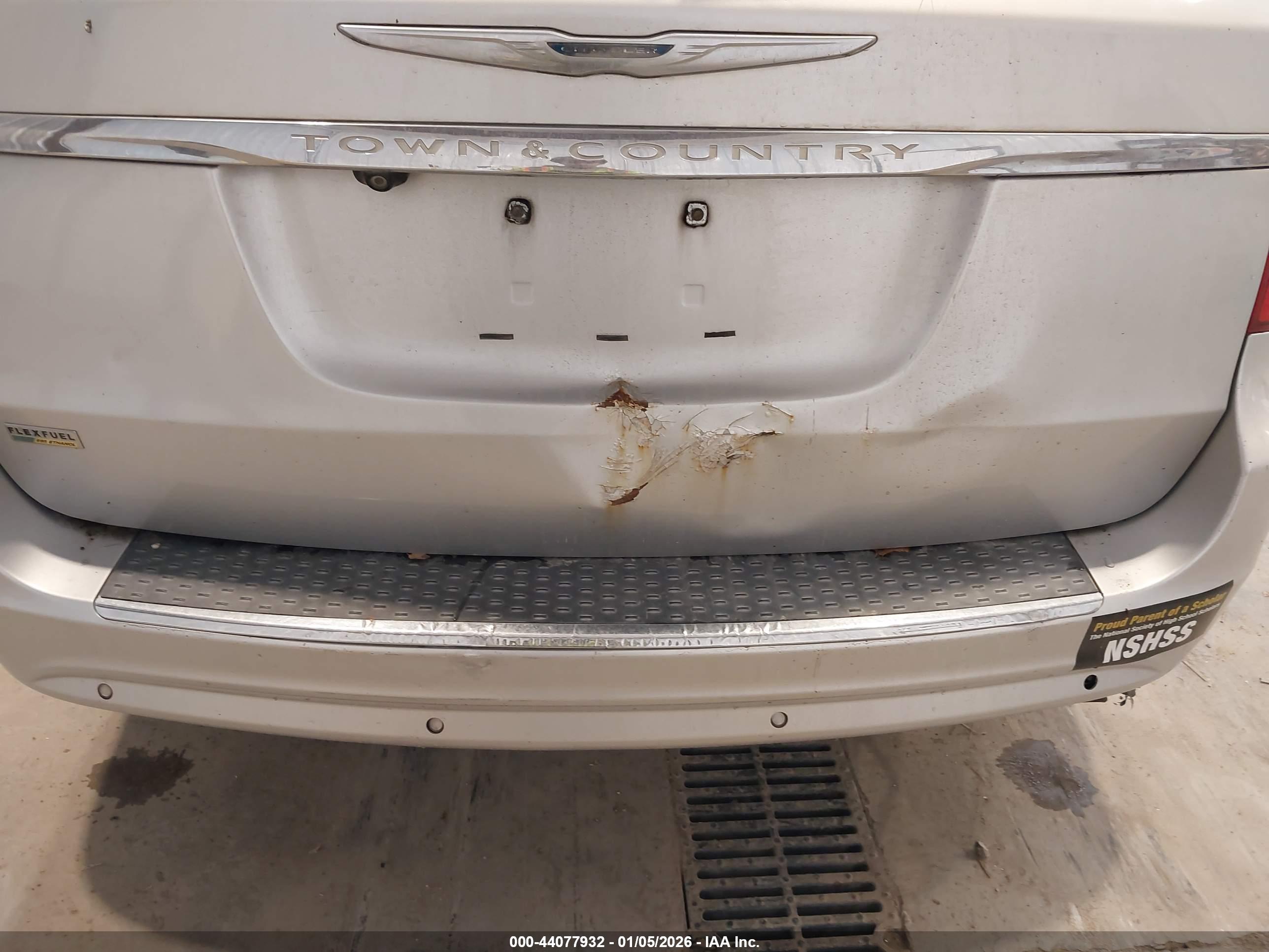 CHRYSLER TOWN image 6