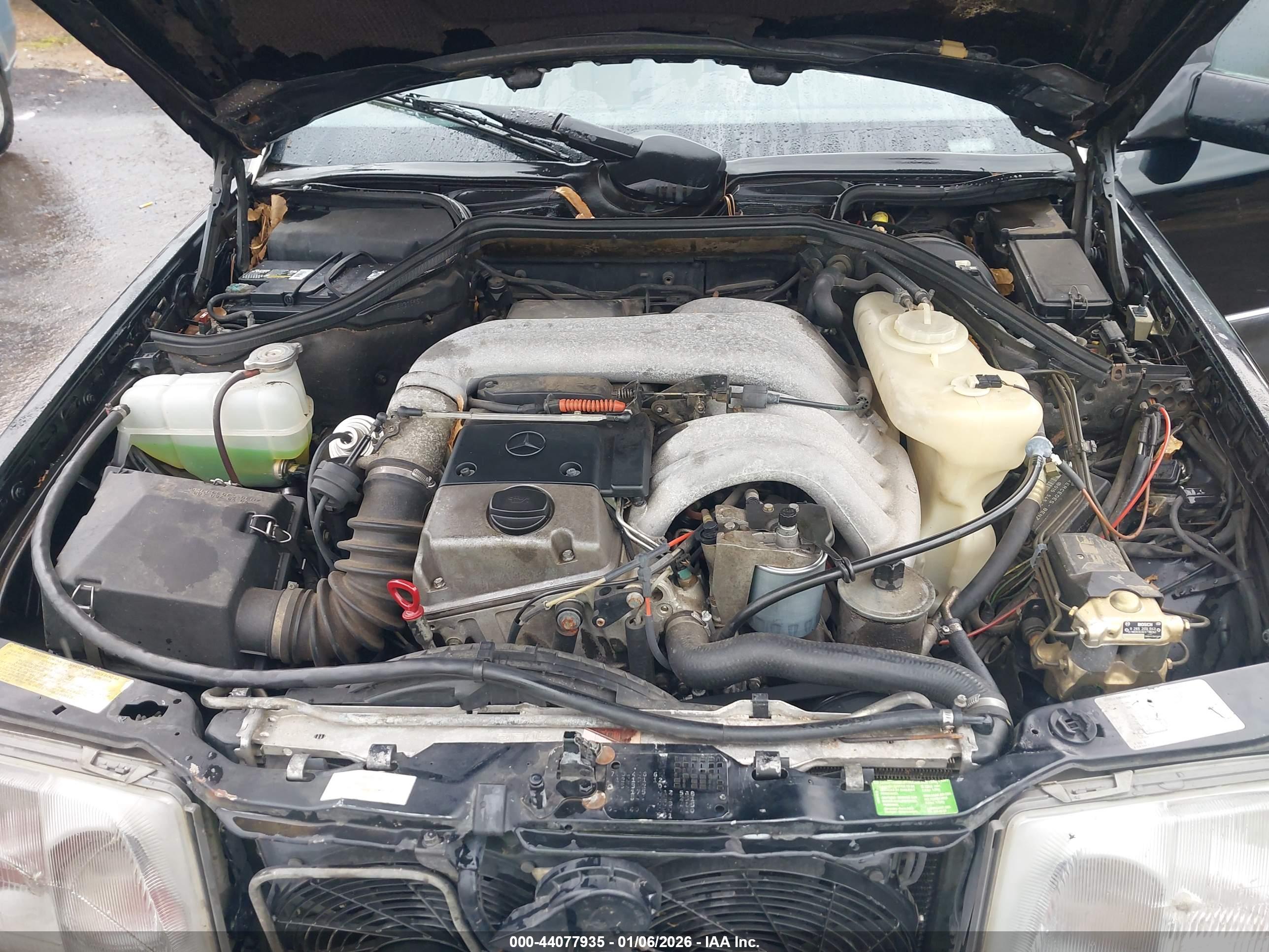 MERCEDES-BENZ E image 10
