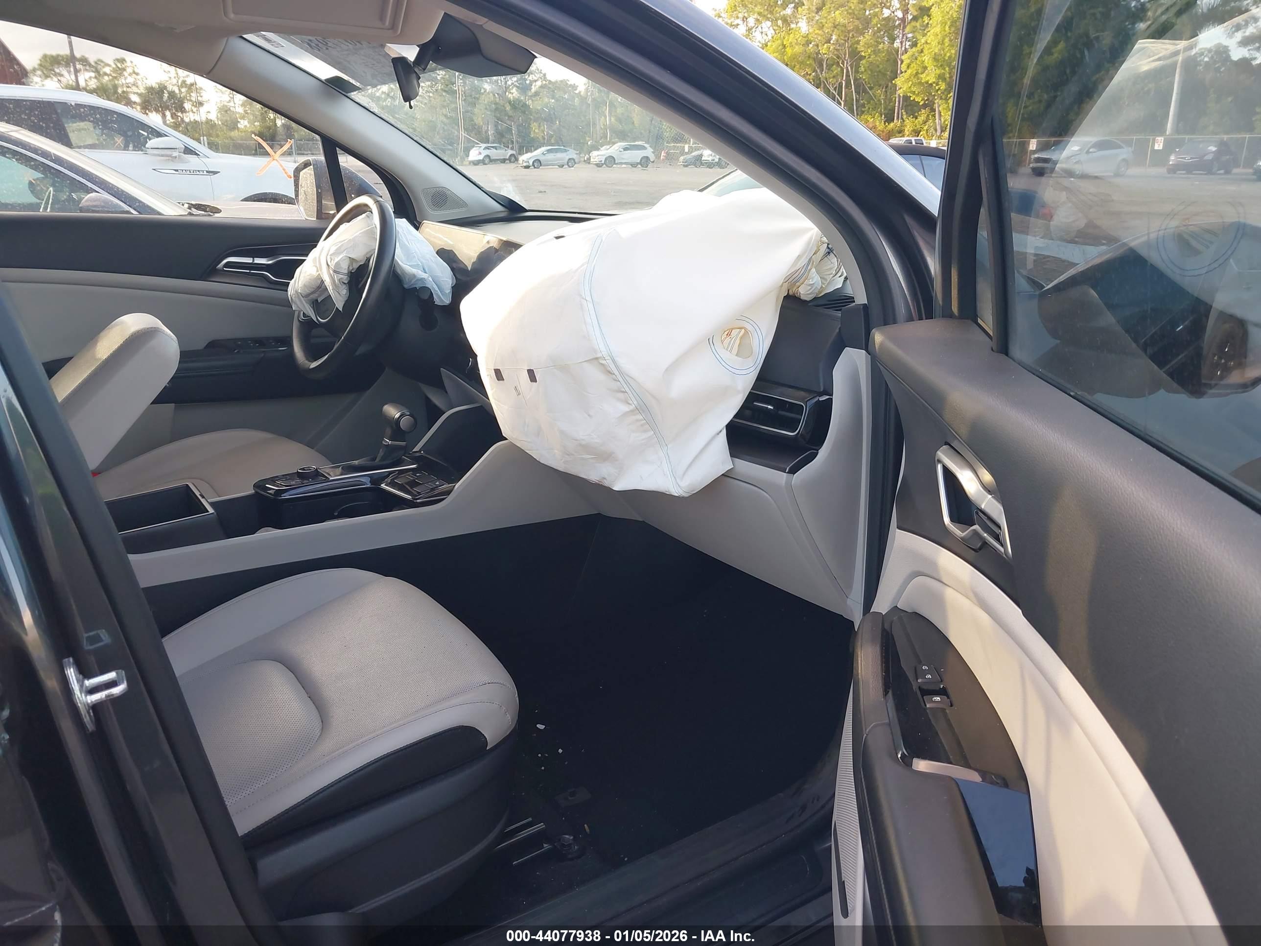 KIA SPORTAGE image 5