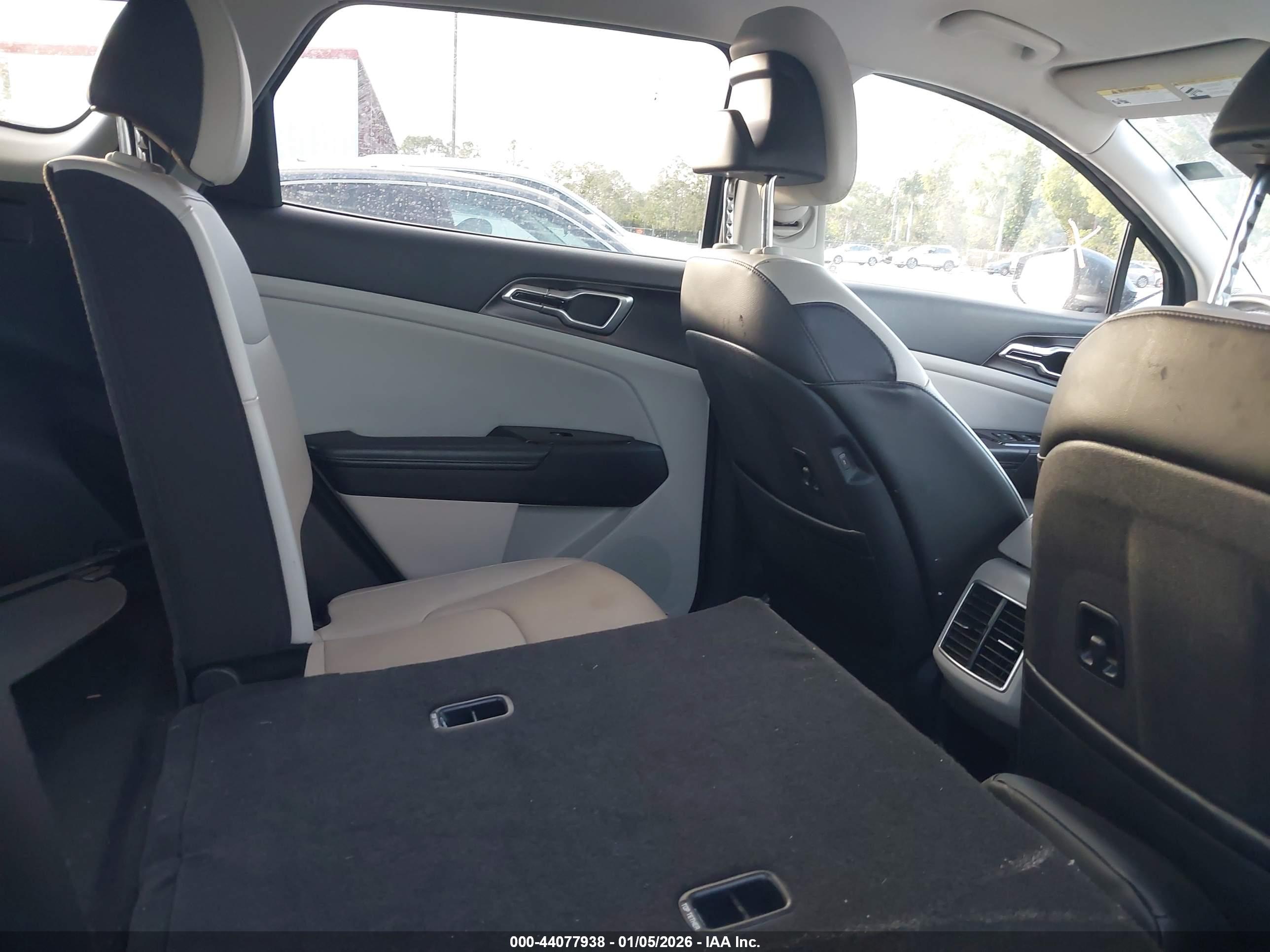 KIA SPORTAGE image 8