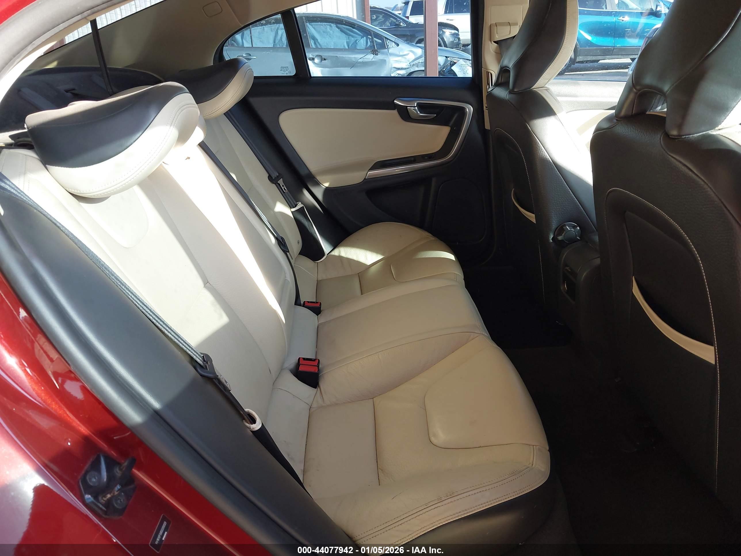 VOLVO S60 image 8