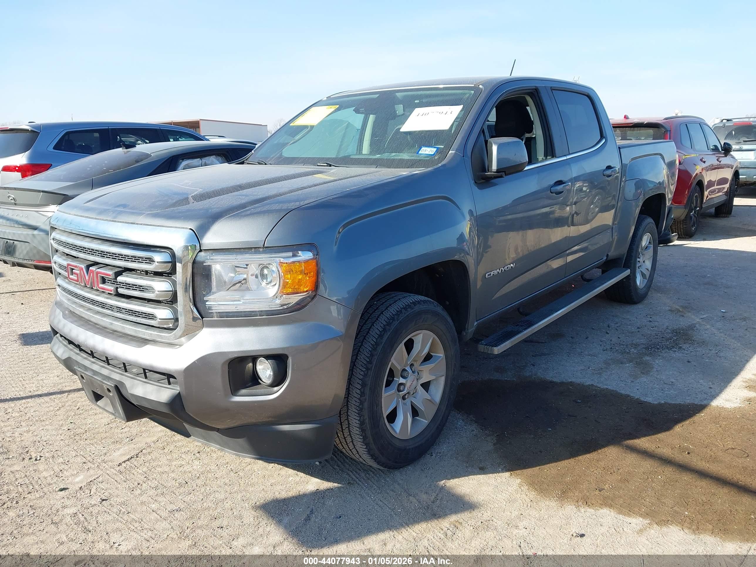 GMC CANYON image 2