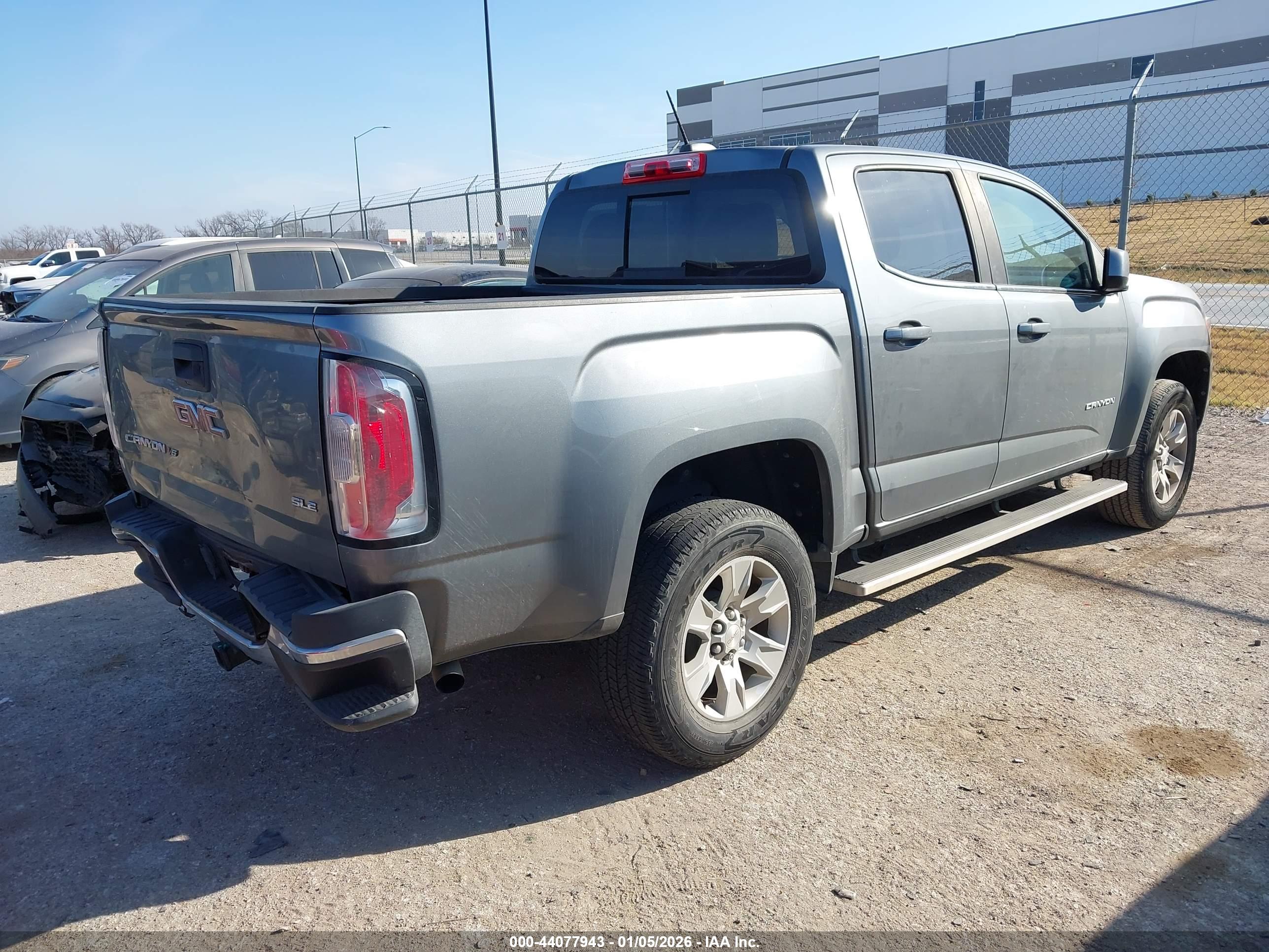 GMC CANYON image 4