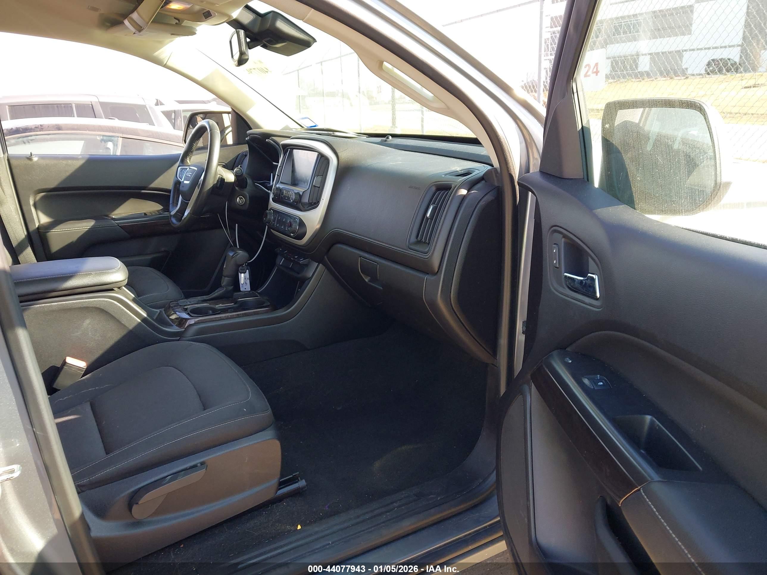 GMC CANYON image 5