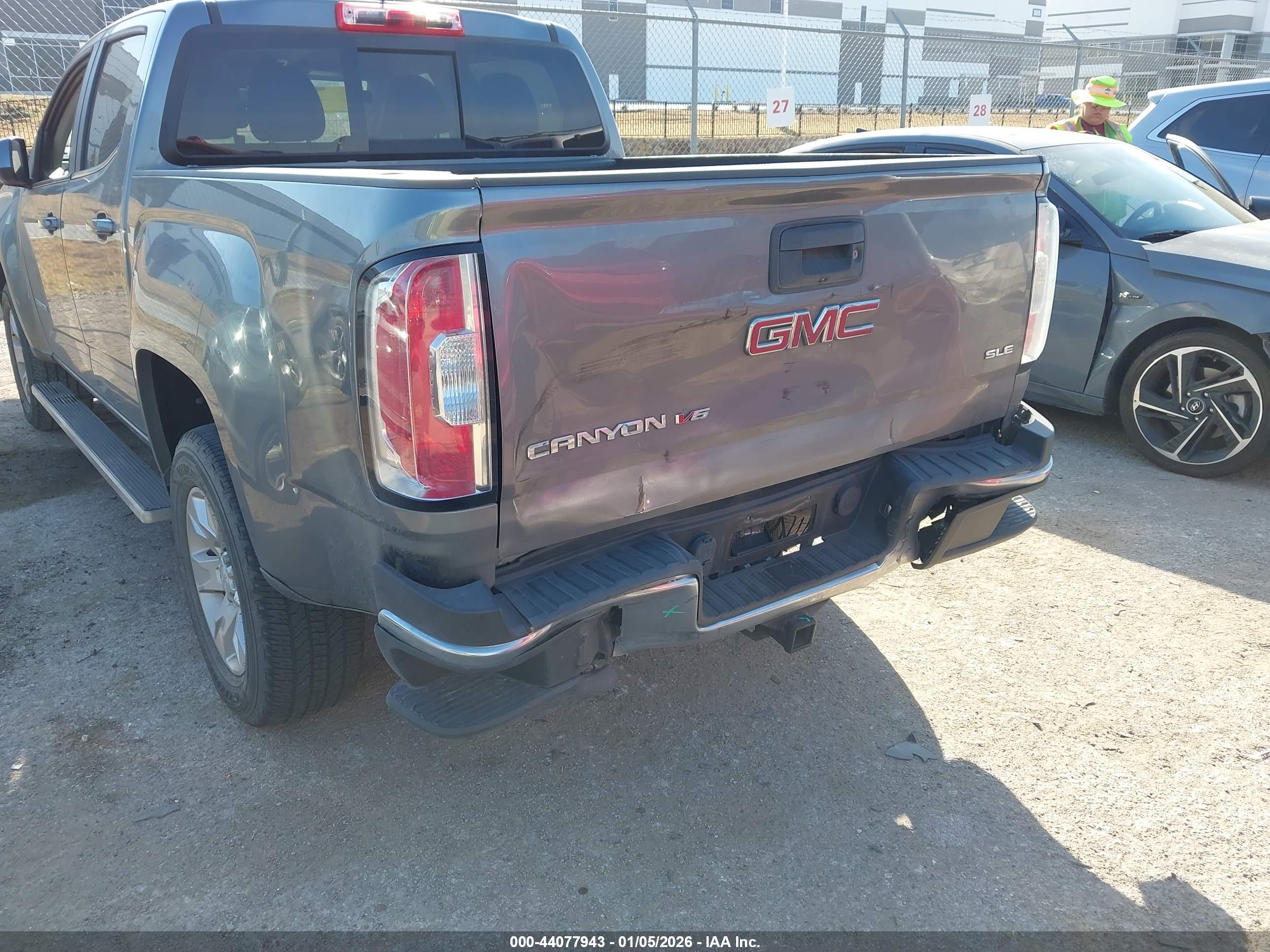 GMC CANYON image 6