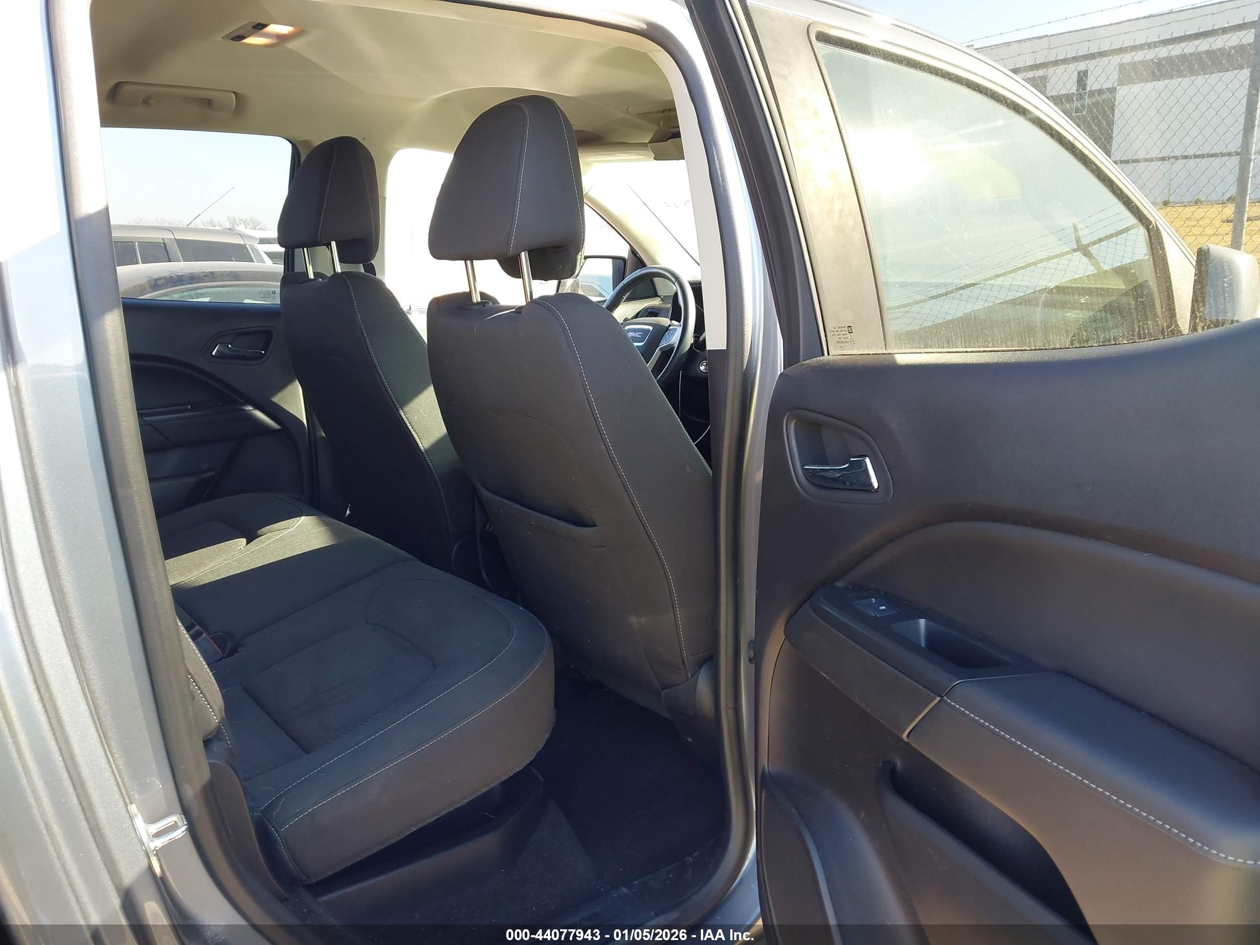 GMC CANYON image 8