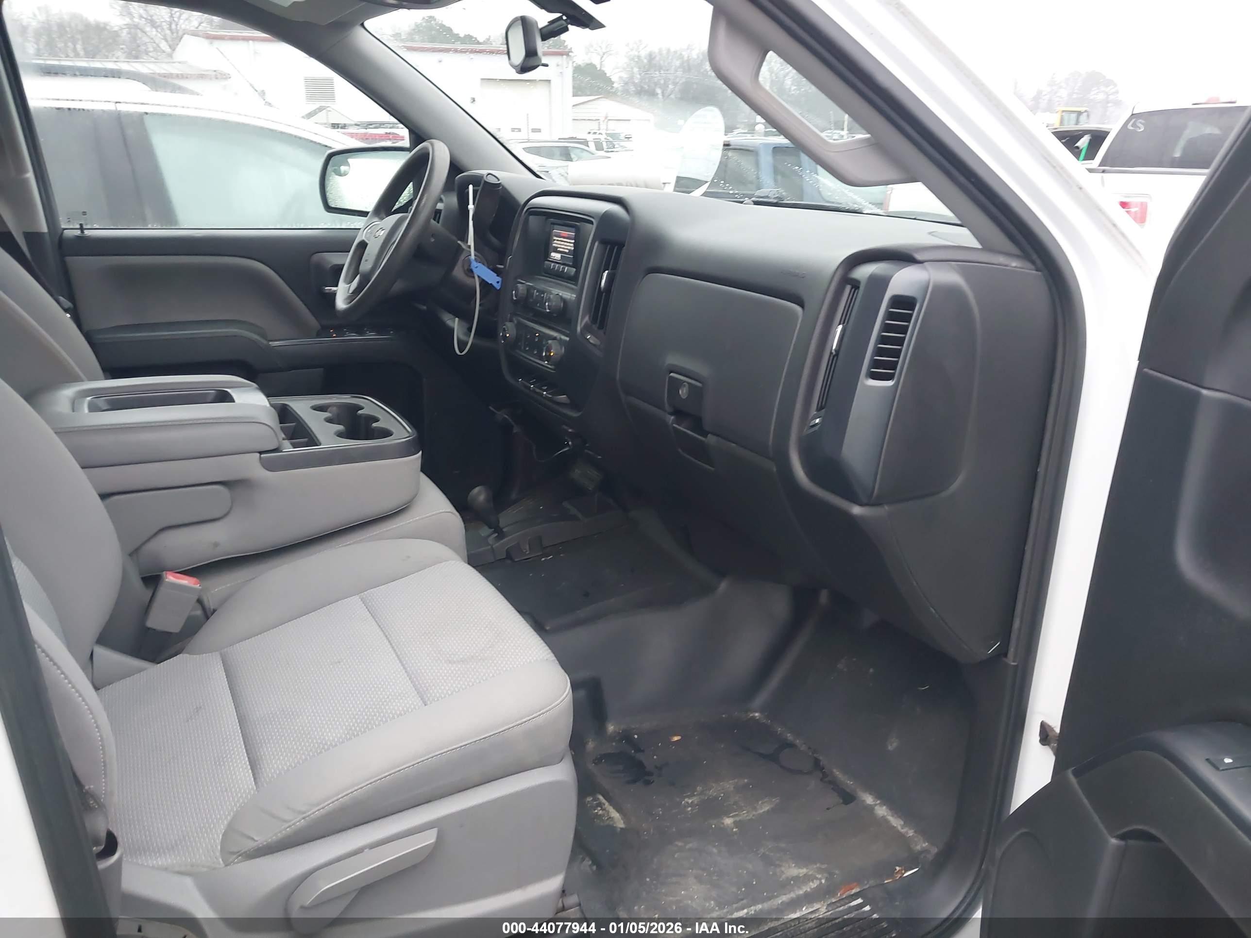 CHEVROLET SILVERADO image 5
