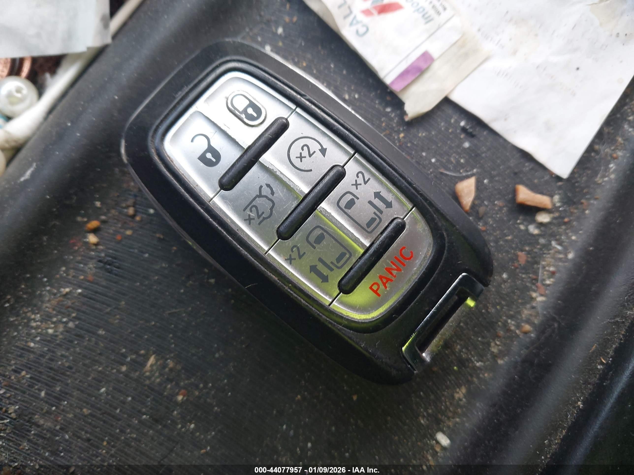 CHRYSLER PACIFICA image 11