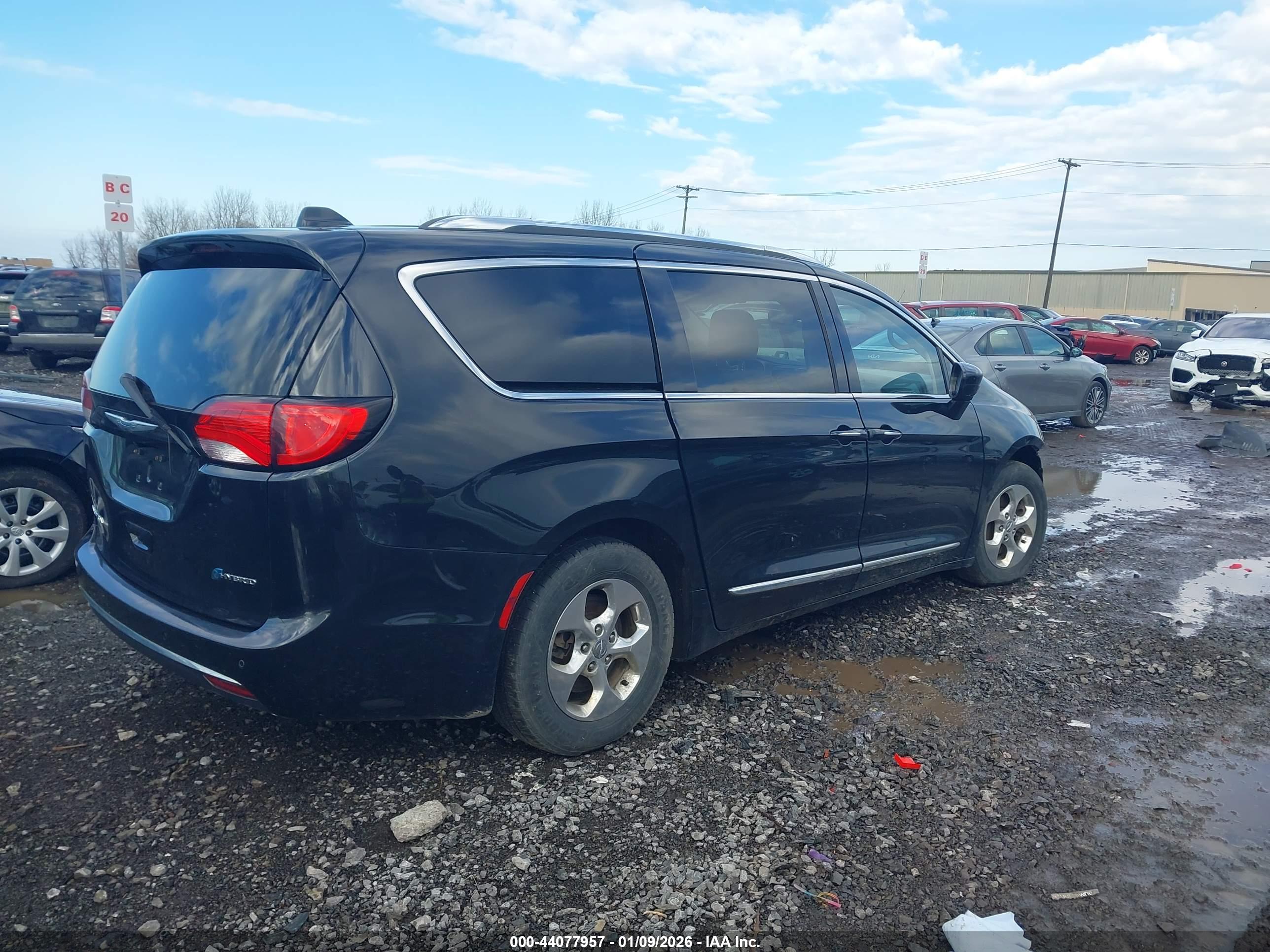 CHRYSLER PACIFICA image 4