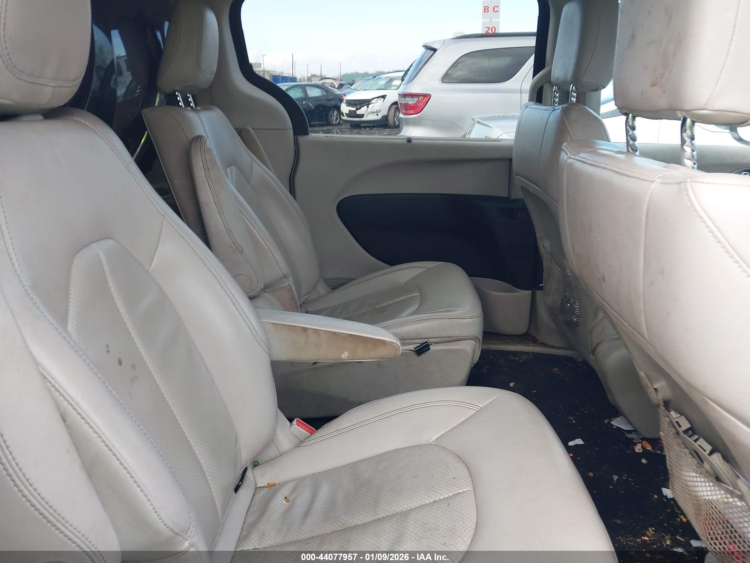 CHRYSLER PACIFICA image 8