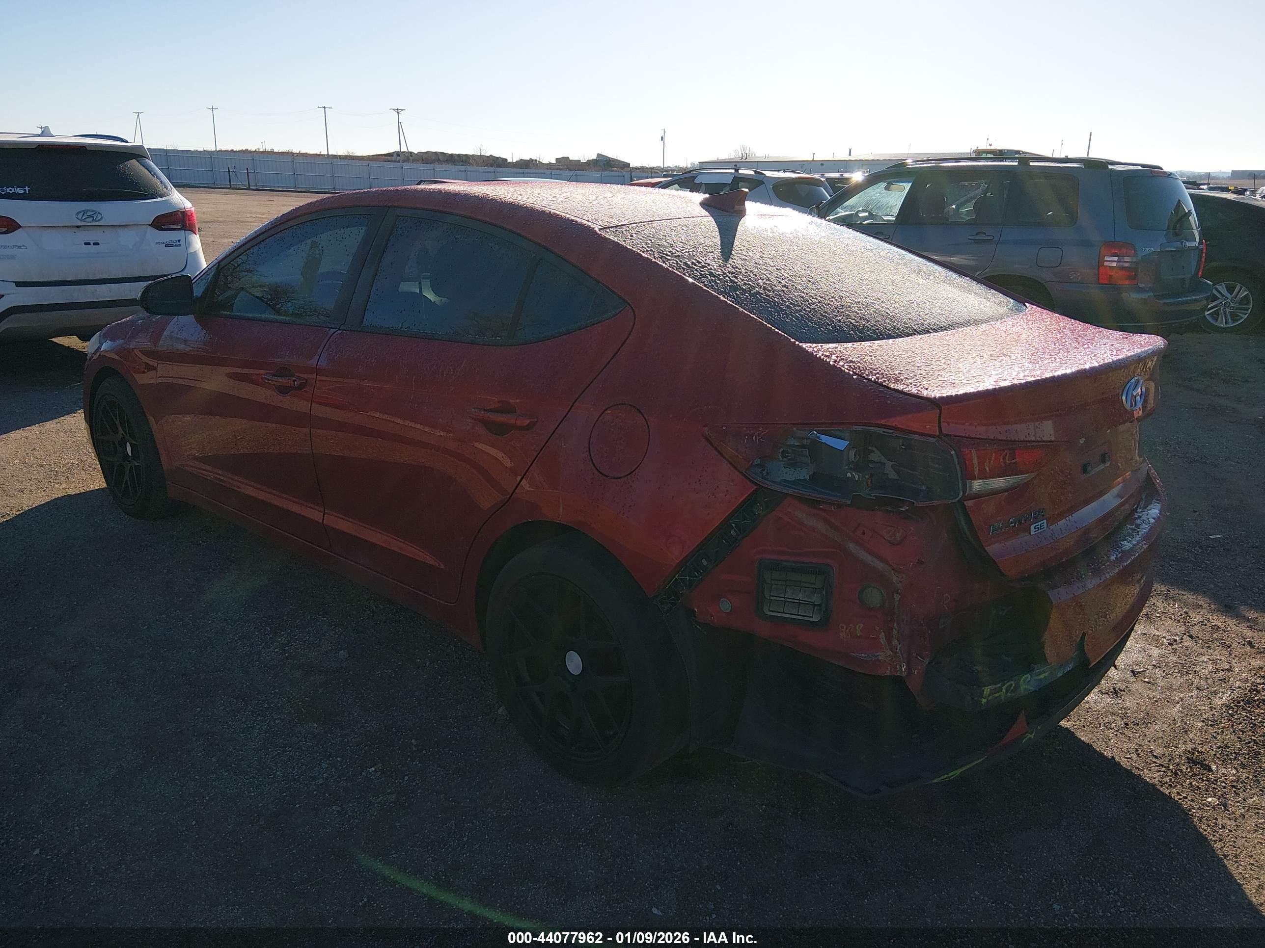 HYUNDAI ELANTRA image 3