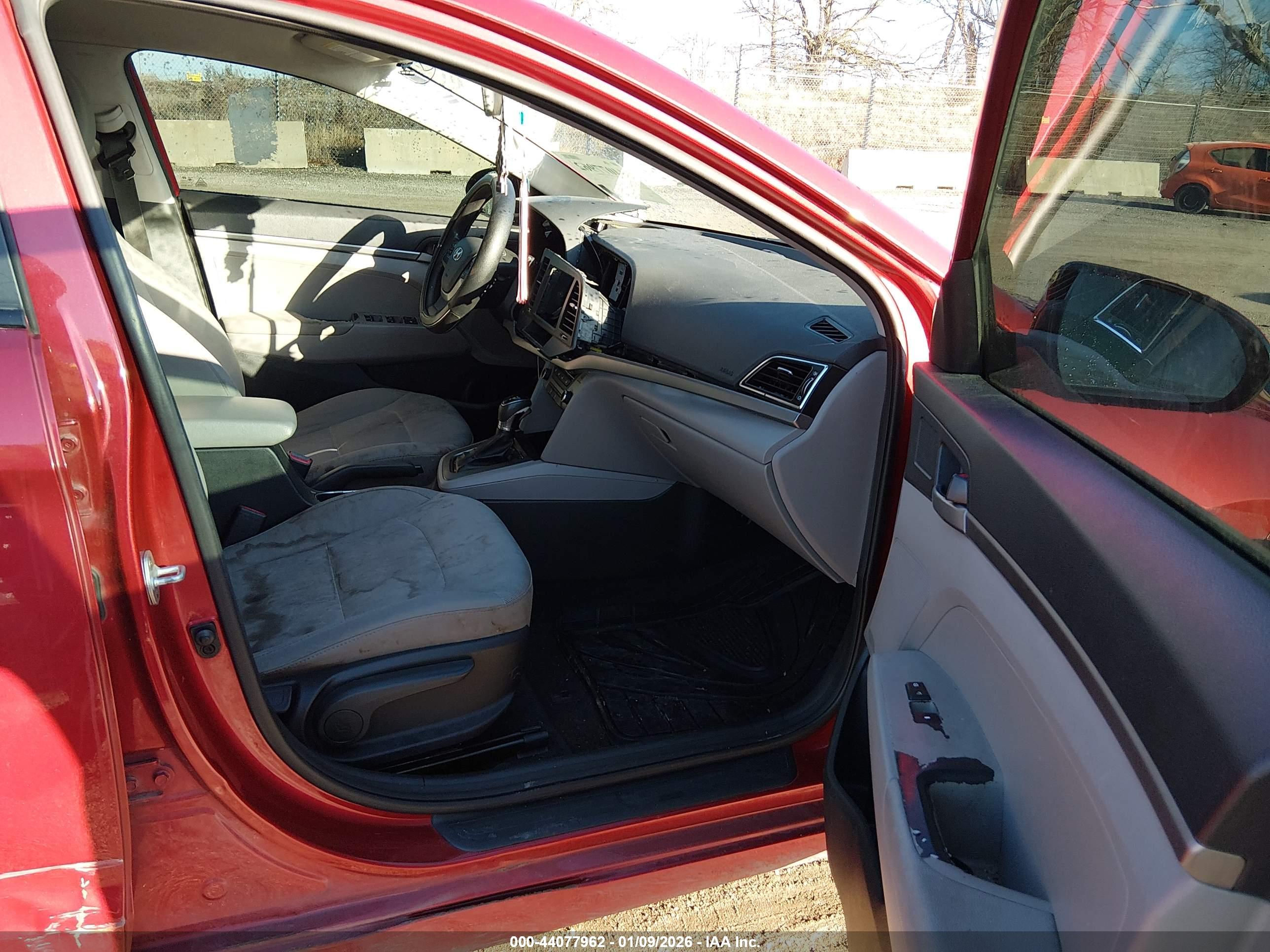 HYUNDAI ELANTRA image 5