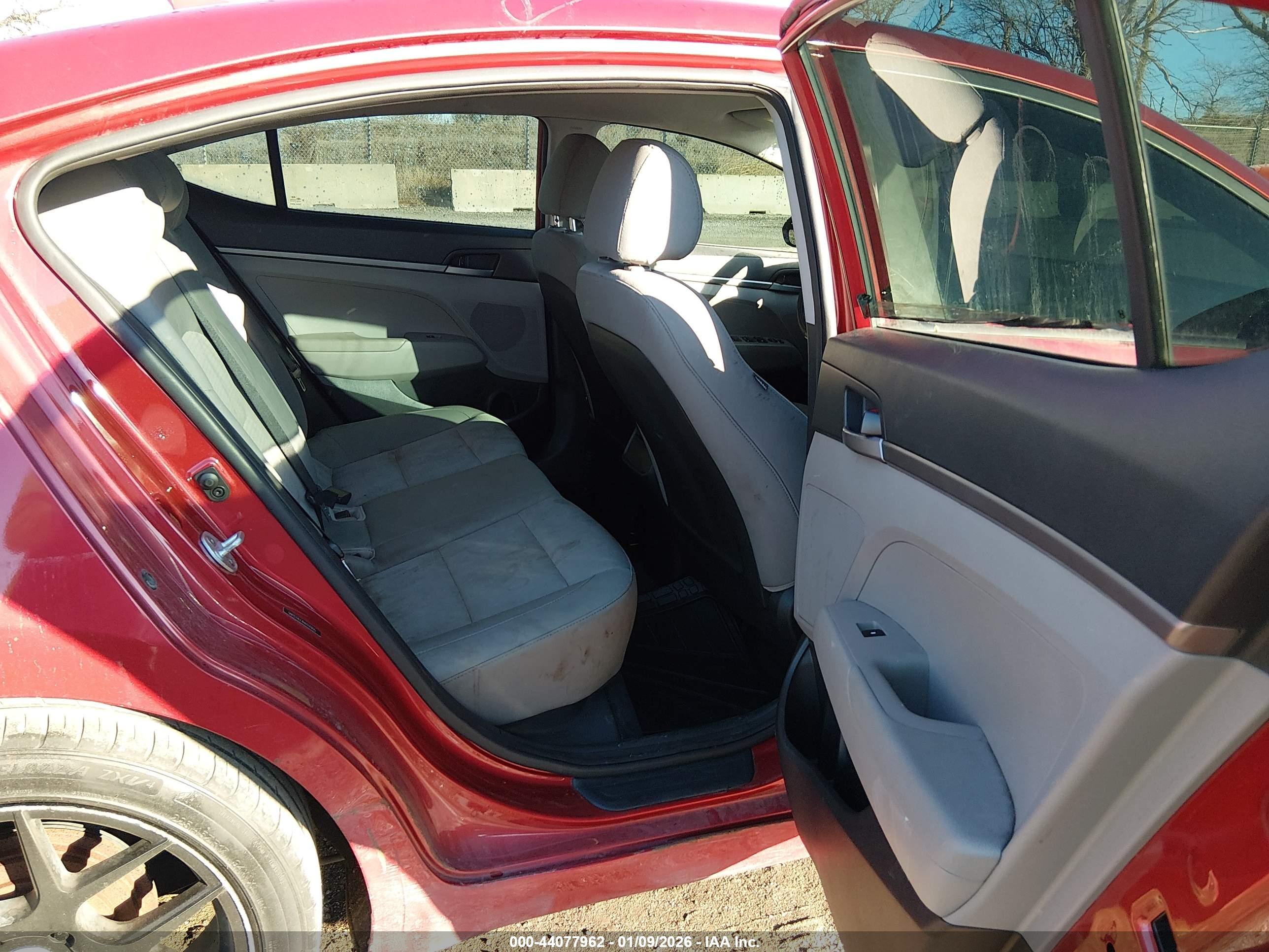 HYUNDAI ELANTRA image 8