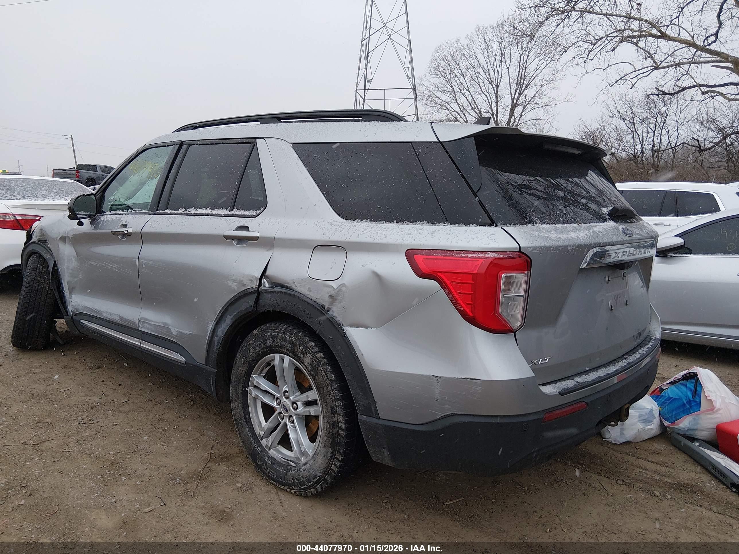FORD EXPLORER image 3