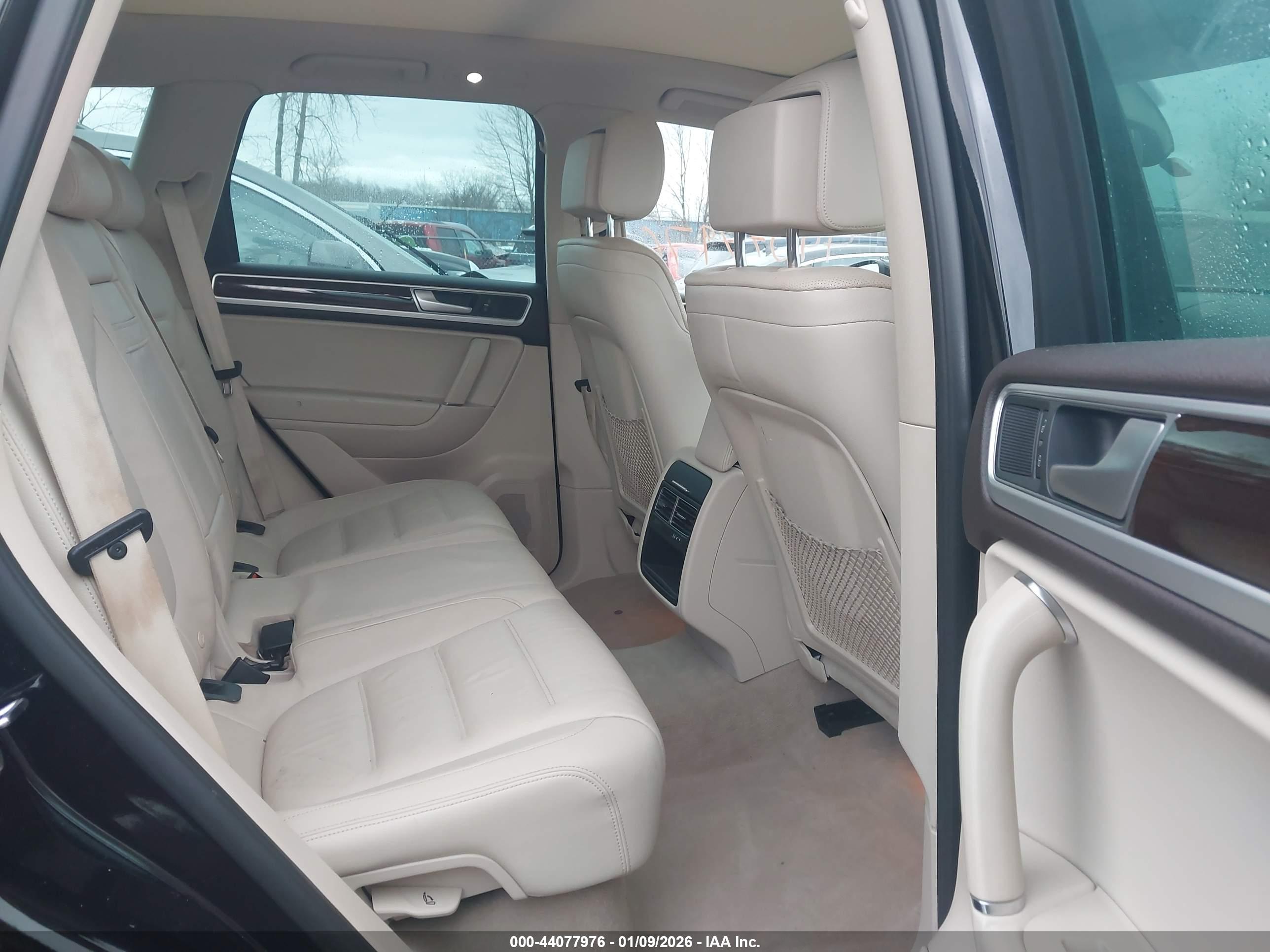 VOLKSWAGEN TOUAREG image 8