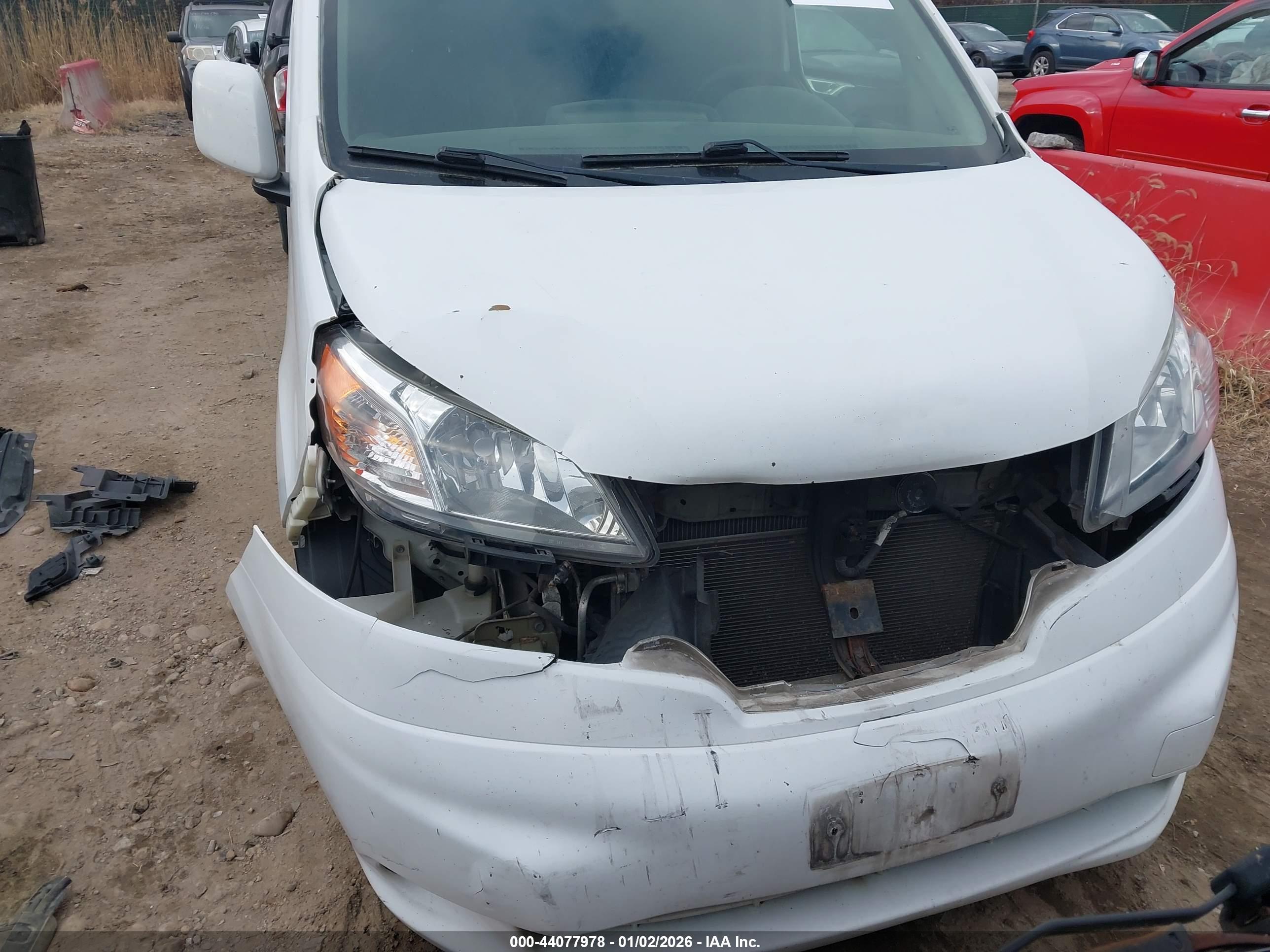 NISSAN NV200 image 6