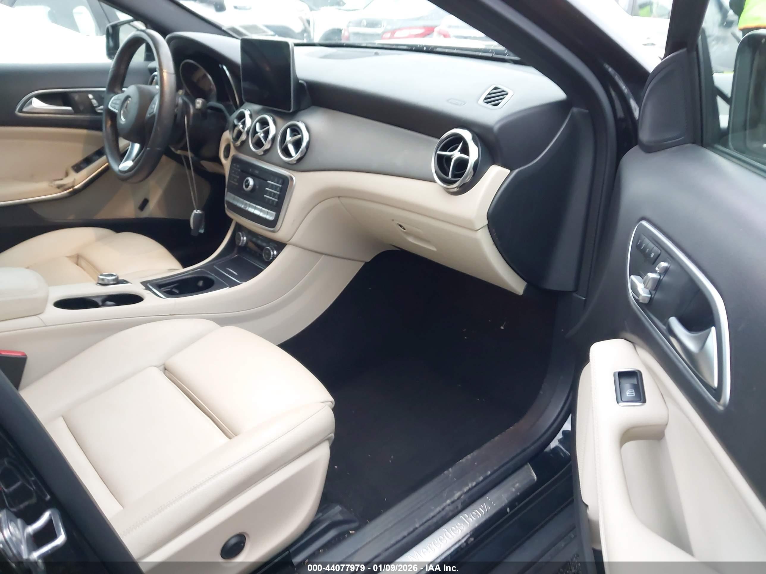 MERCEDES-BENZ GLA image 5