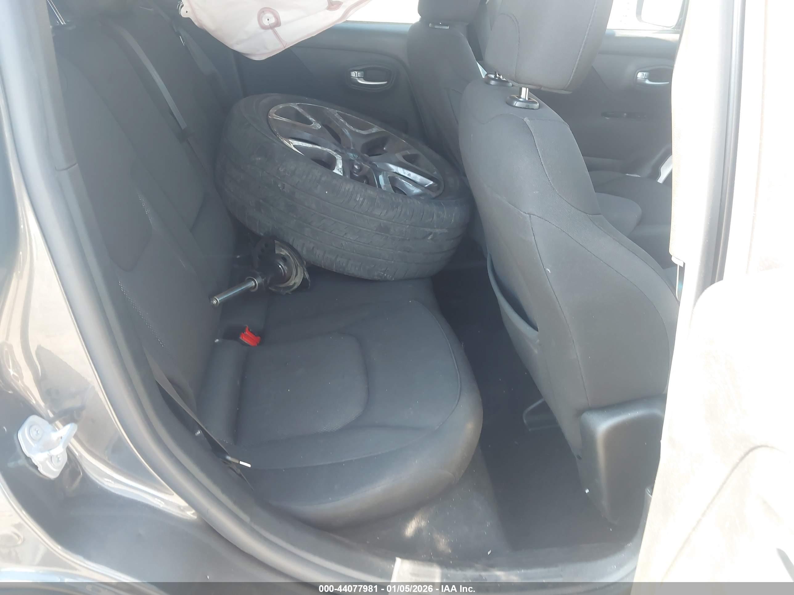 JEEP RENEGADE image 8