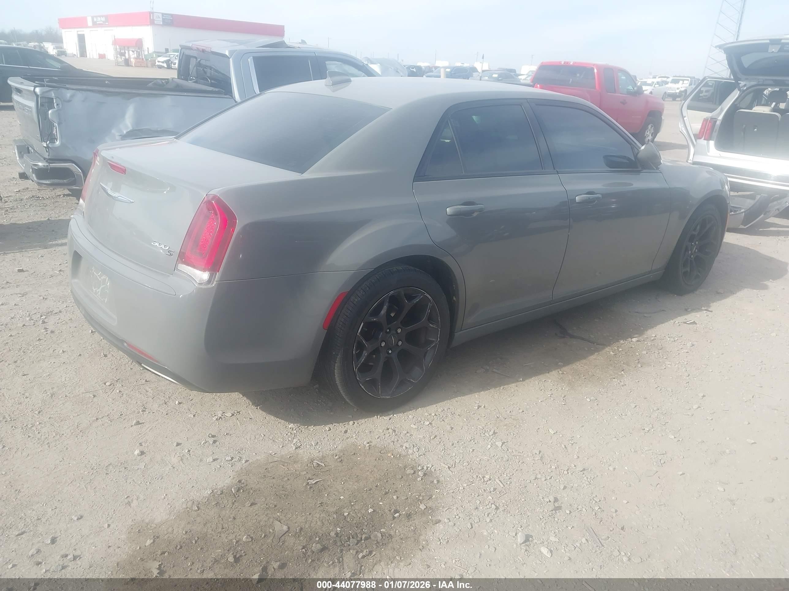CHRYSLER 300 image 4