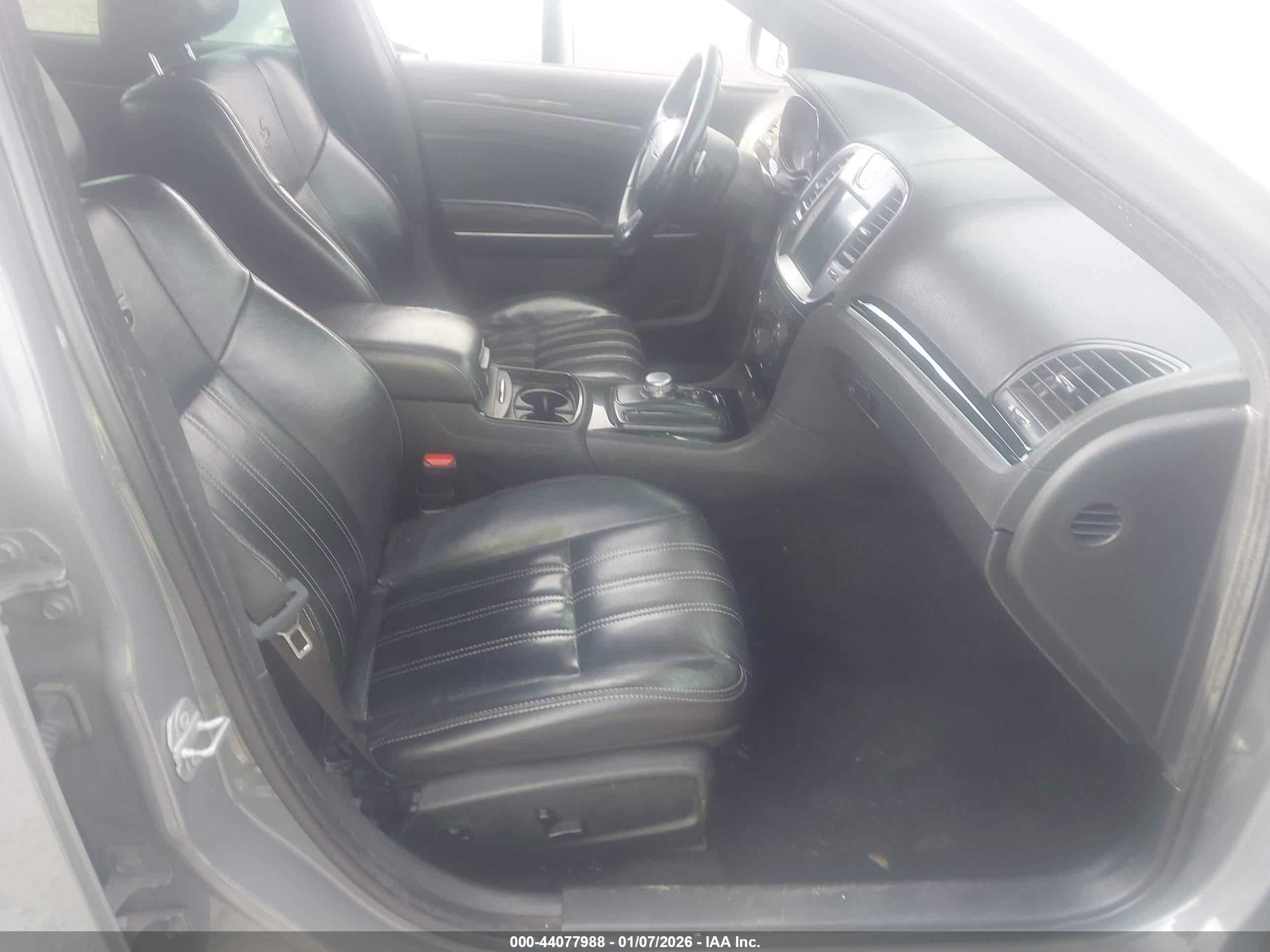 CHRYSLER 300 image 5