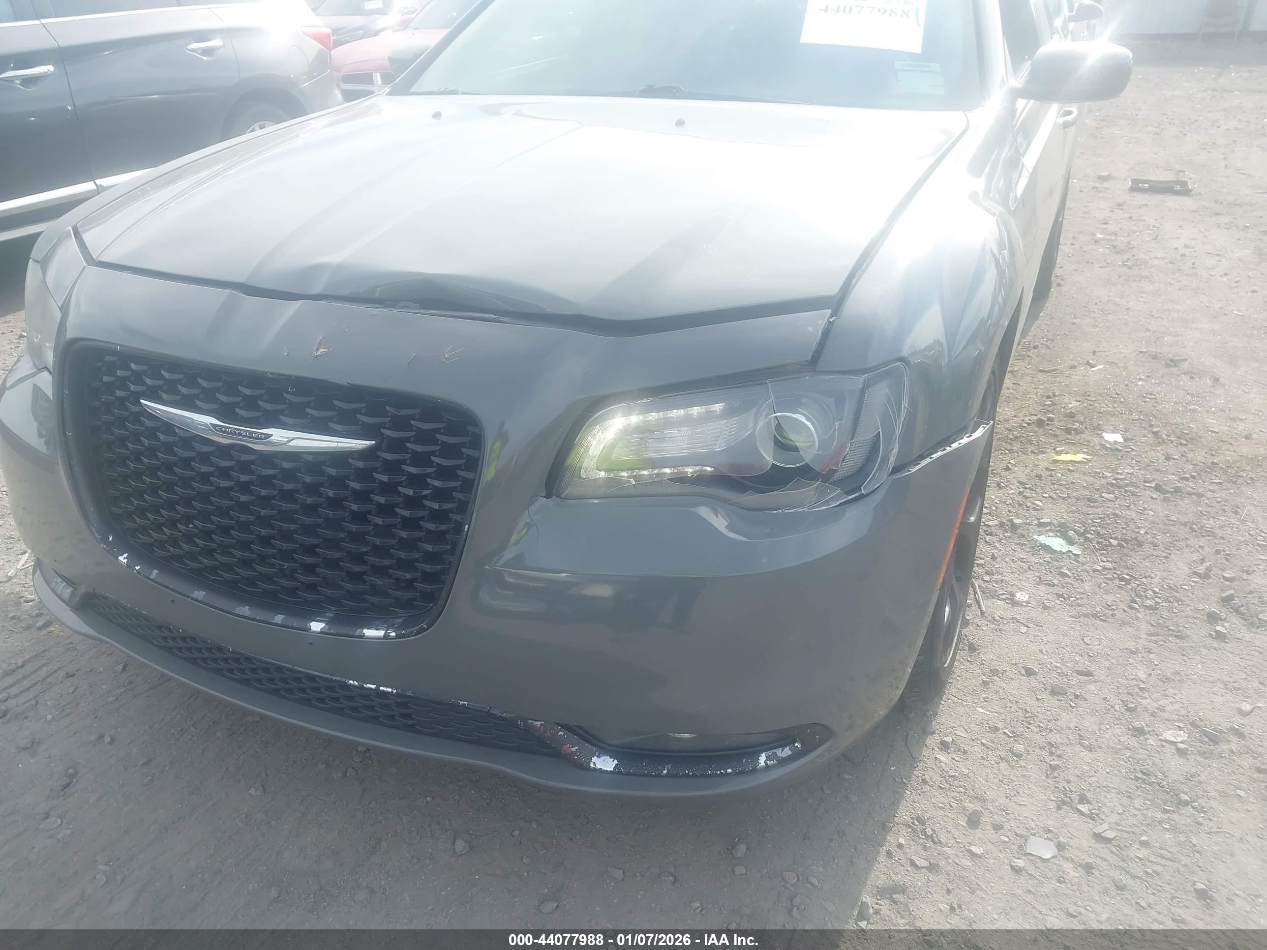 CHRYSLER 300 image 6