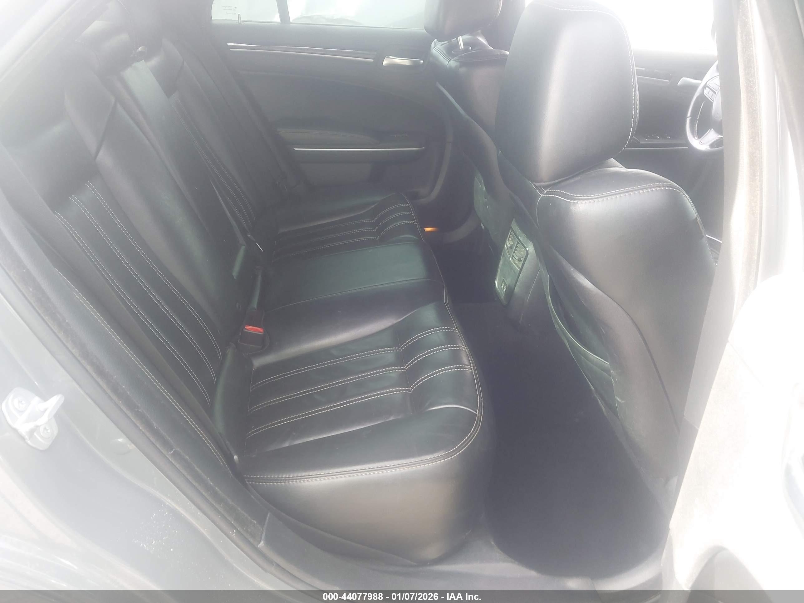 CHRYSLER 300 image 8